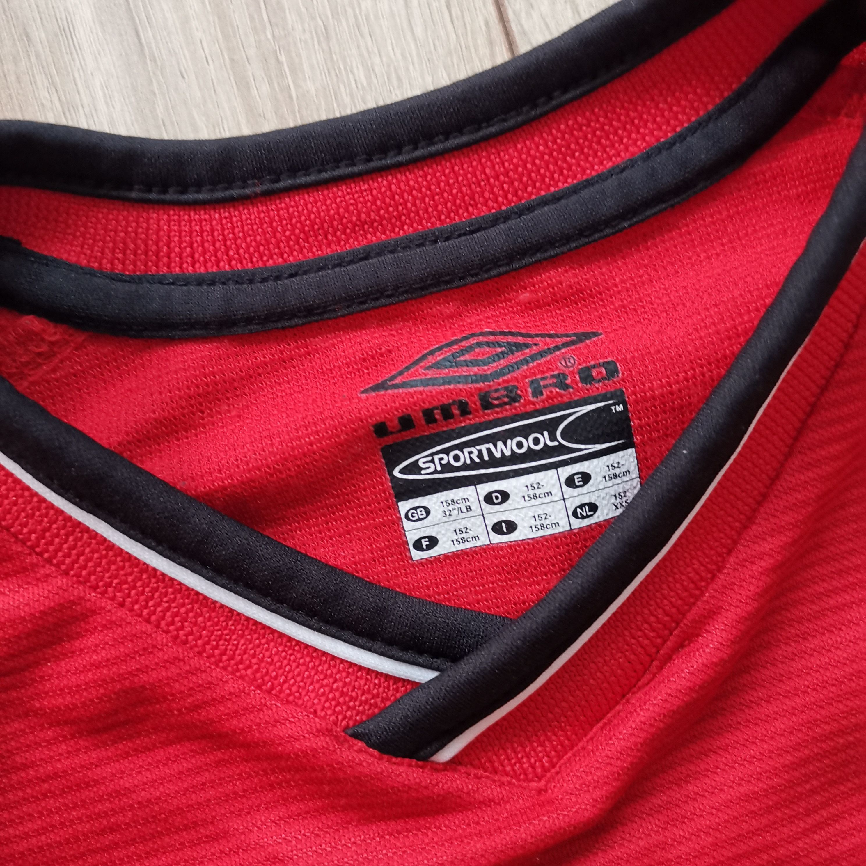 Umbro Umbro Manchester united 2000 2002 #11 Ryan Giggs longsleeve Size US XXS / EU 40 - 4 Thumbnail