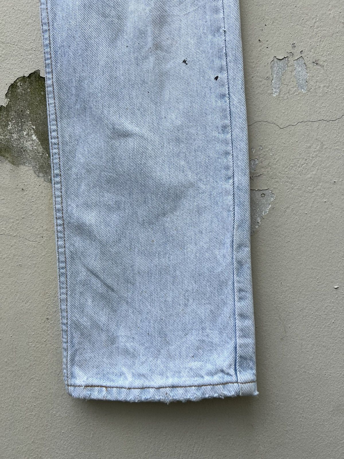 Levi's × Needles × Vintage Vintage 1996 Levi’s 505 Fade Light Blue Stains Denim Jeans Size US 30 / EU 46 - 16 Thumbnail