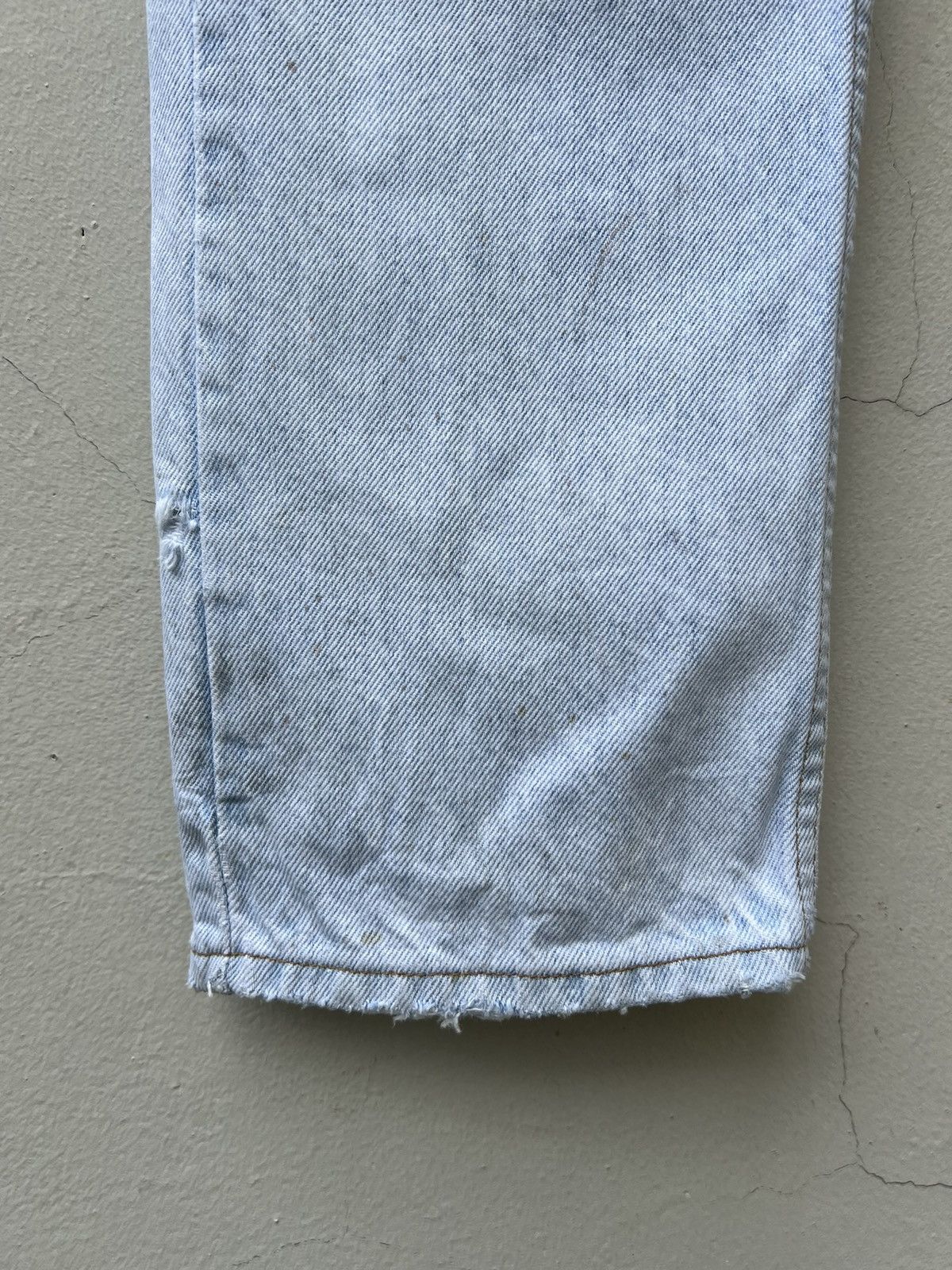 Levi's × Needles × Vintage Vintage 1996 Levi’s 505 Fade Light Blue Stains Denim Jeans Size US 30 / EU 46 - 13 Thumbnail