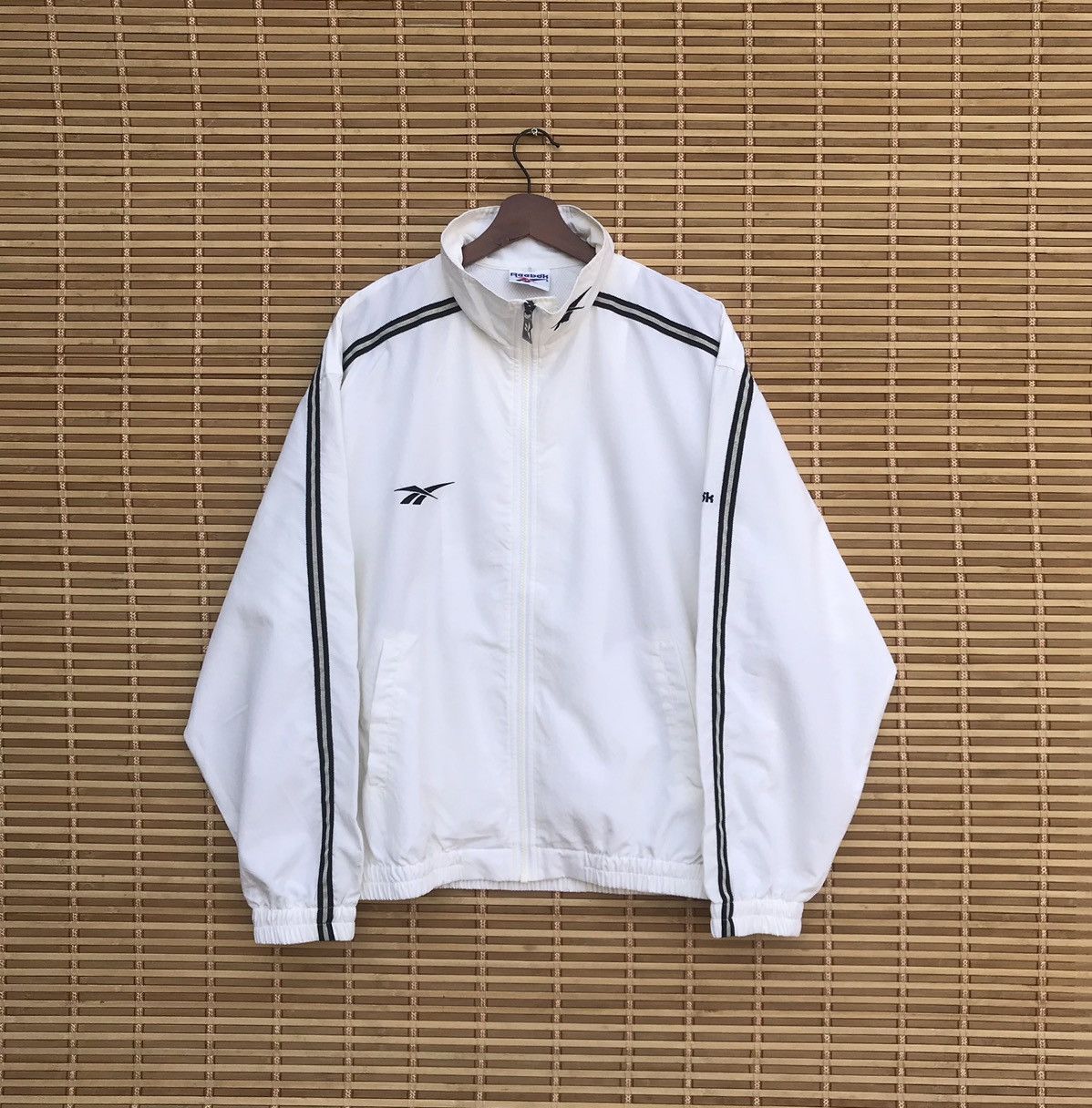 Reebok Back to 90s Vintage Reebok nylon light jacket Size US L / EU 52-54 / 3 - 1 Thumbnail