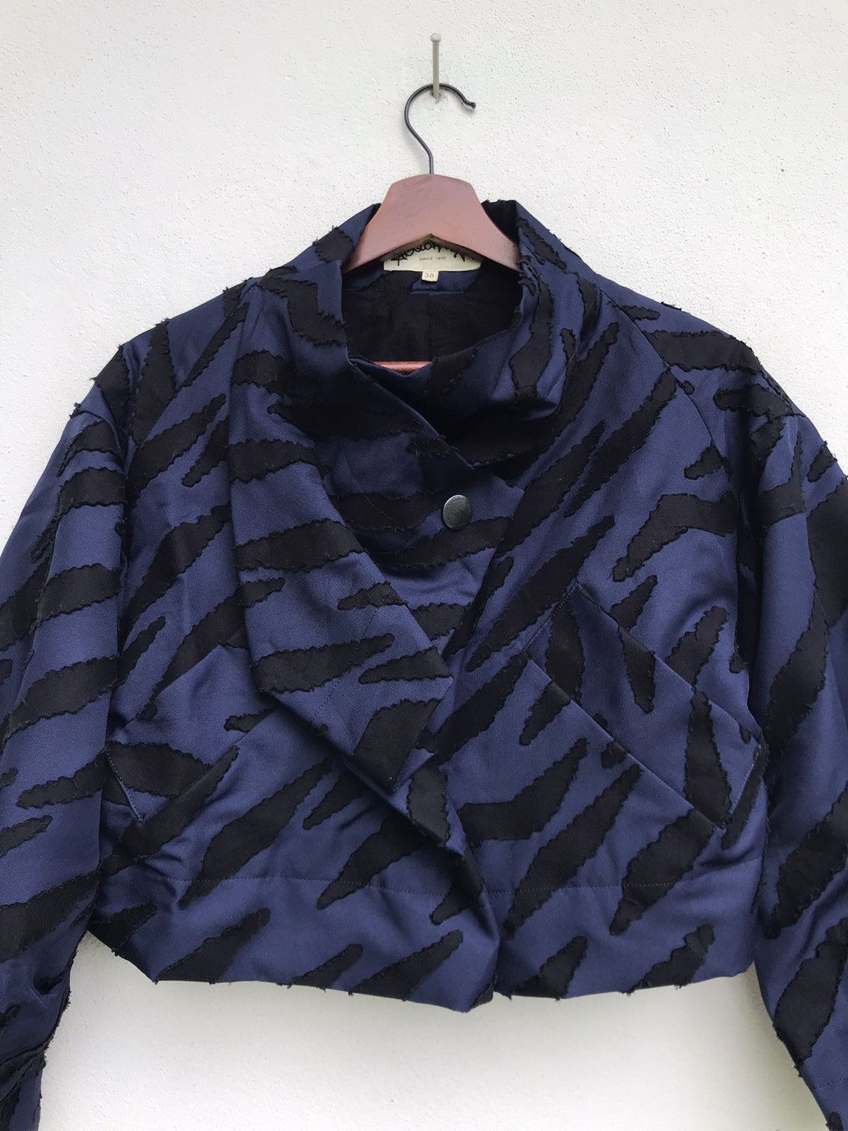 Designer × Vivienne Westwood Vivienne Westwood Anglomania Tiger Stripes Cropped Jacket Size XS / US 0-2 / IT 36-38 - 1 Thumbnail