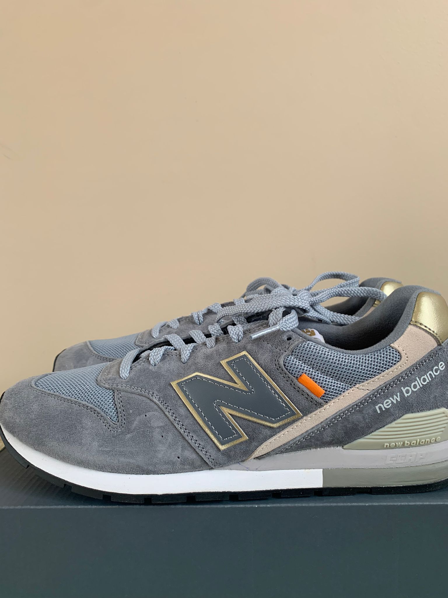 New Balance 996 Trainer in Light Blue & White Size US 11.5 / EU 44-45 - 2 Thumbnail