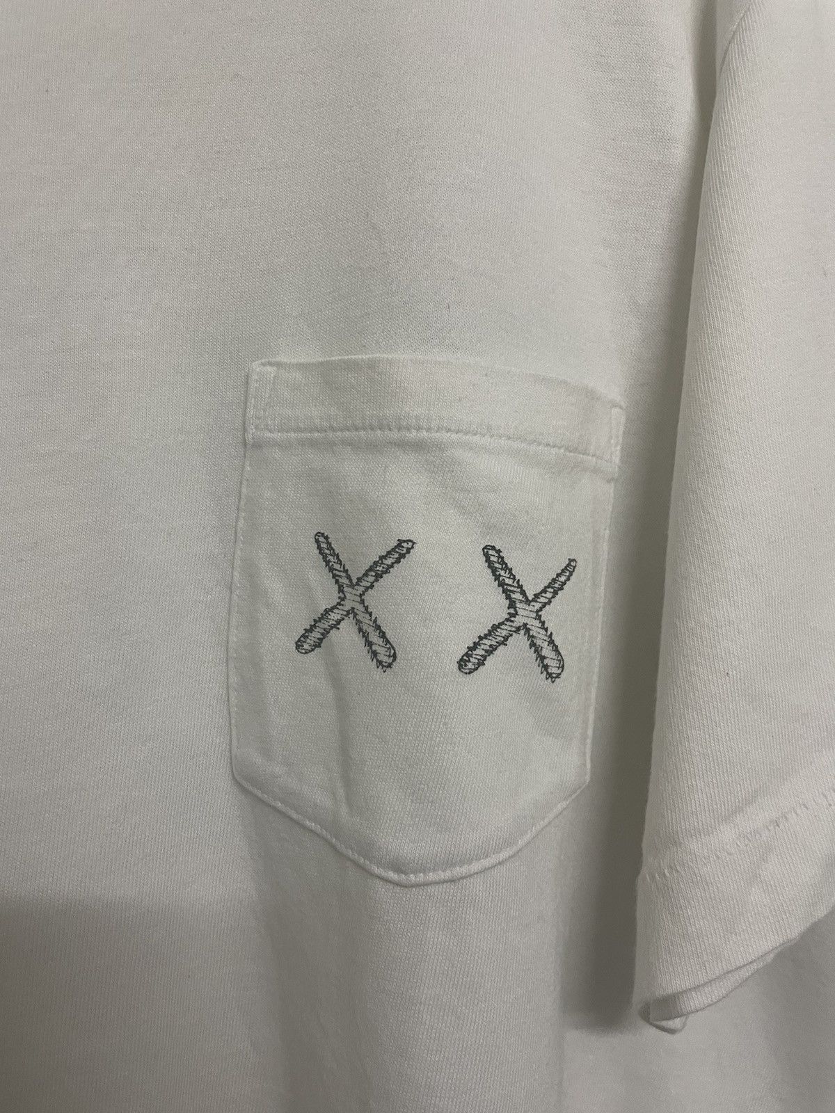 Kaws × Uniqlo Kaws X Uniqlo Tee Size US XL / EU 56 / 4 - 5 Thumbnail