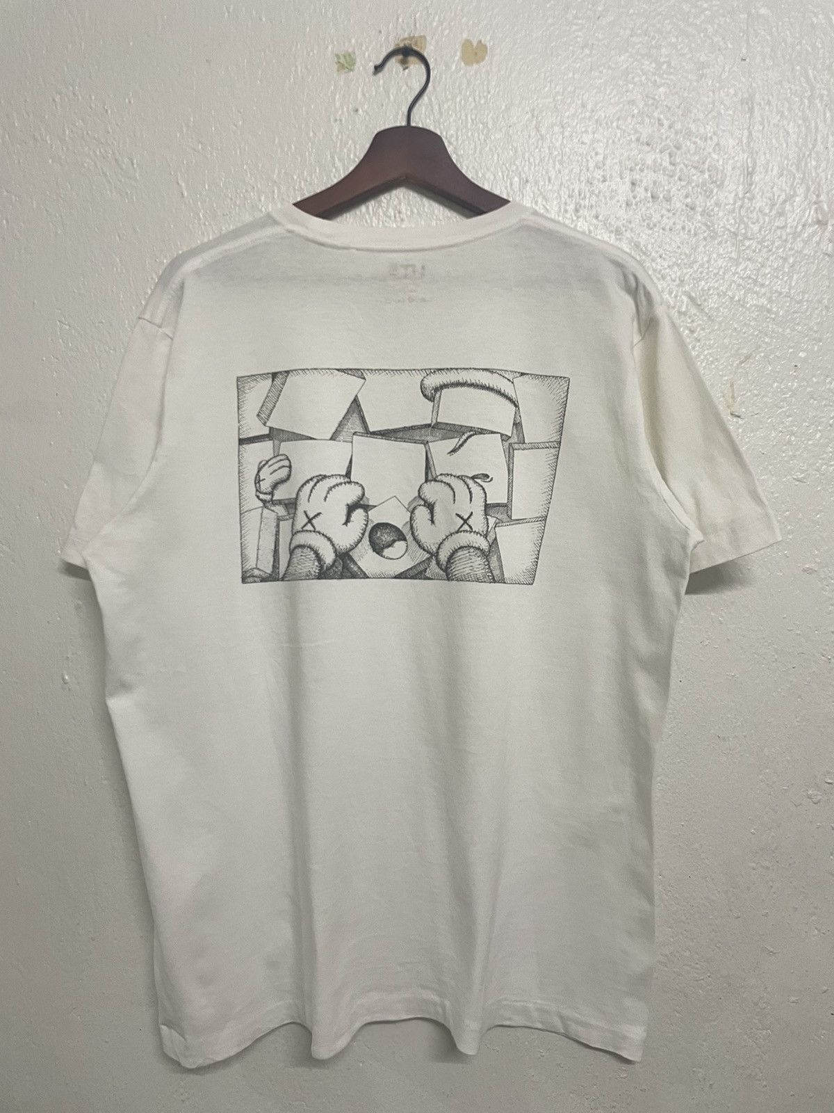 Kaws × Uniqlo Kaws X Uniqlo Tee Size US XL / EU 56 / 4 - 1 Thumbnail