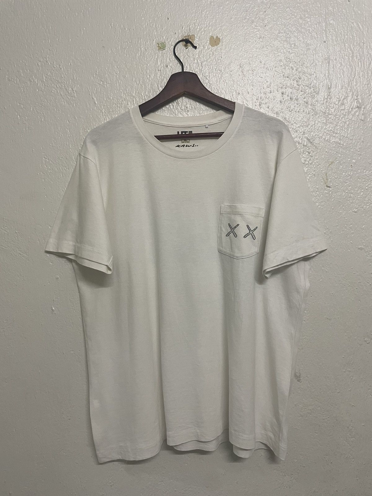 Kaws × Uniqlo Kaws X Uniqlo Tee Size US XL / EU 56 / 4 - 3 Thumbnail