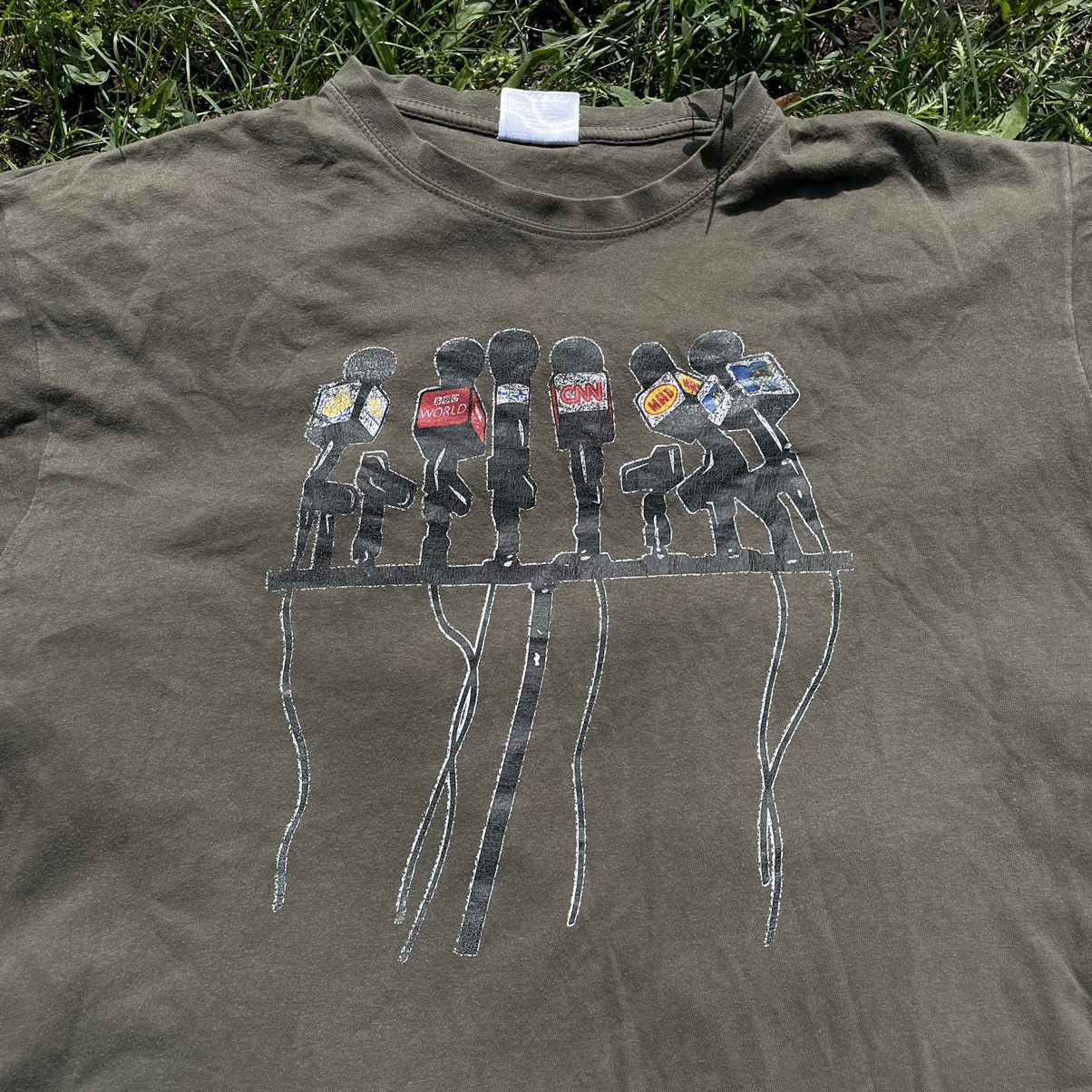 Vintage Vintage 90s Sun Faded Graphic Tee Microphone Art Humor M Size US M / EU 48-50 / 2 - 4 Thumbnail