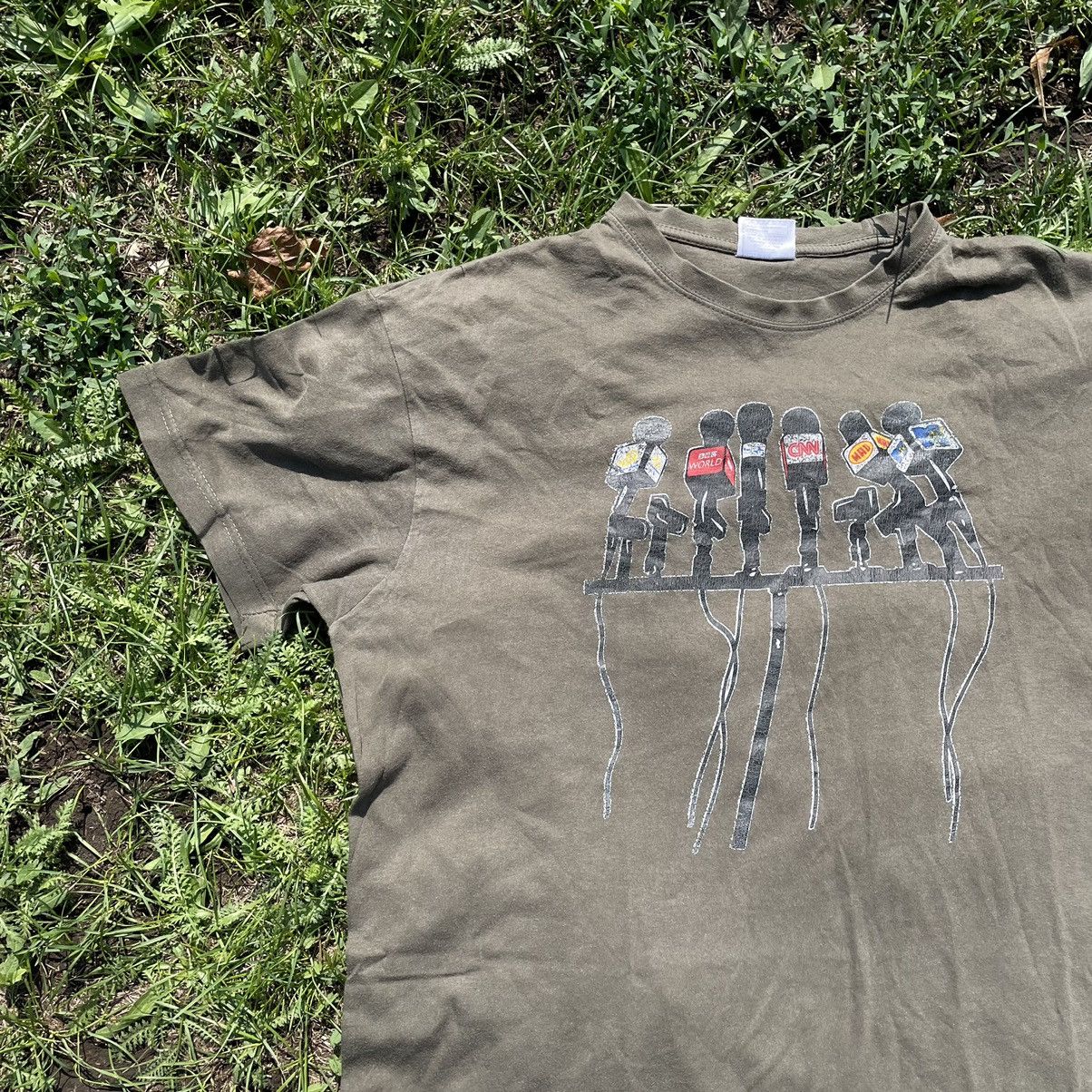 Vintage Vintage 90s Sun Faded Graphic Tee Microphone Art Humor M Size US M / EU 48-50 / 2 - 3 Thumbnail
