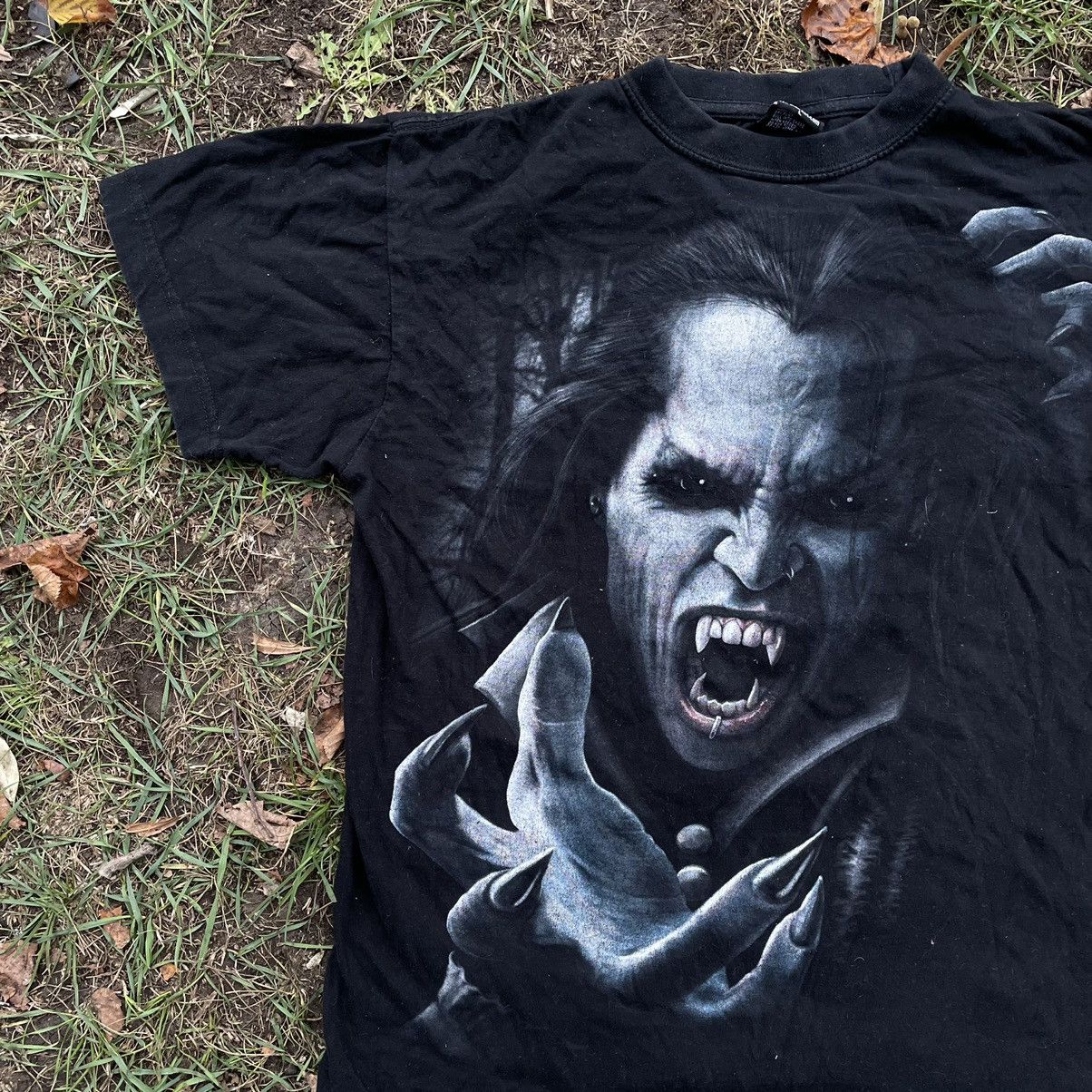Vintage Vintage Y2K Vampire Graphic Tee Horror Streetwear Grunge L Size US L / EU 52-54 / 3 - 3 Thumbnail