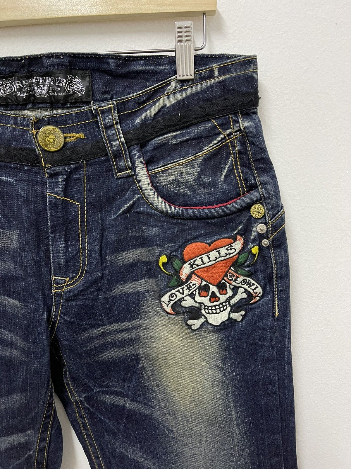 Ed Hardy × Vintage Vintage Ed Hardy X Red Pepper Big Logo Distressed Jeans Size US 34 / EU 50 - 9 Thumbnail