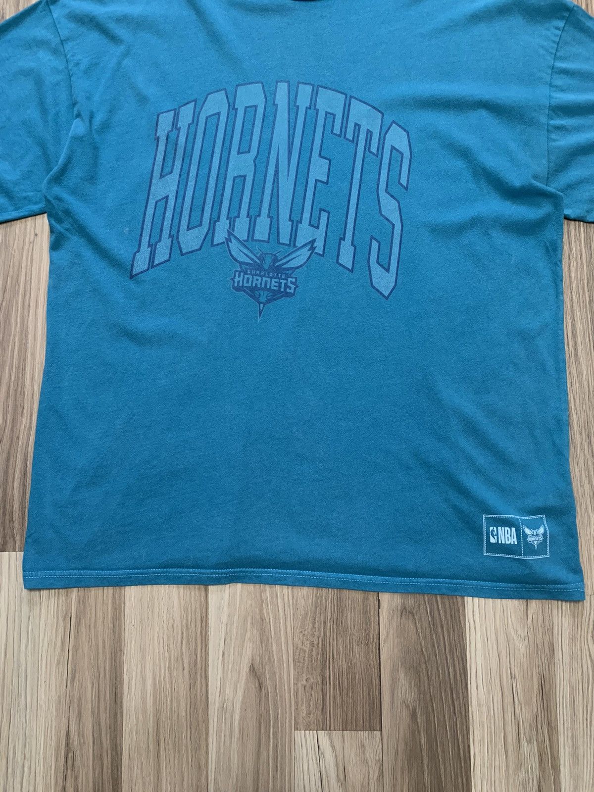 NBA Charlotte Hornets NBA T-shirt Size US XL / EU 56 / 4 - 19 Thumbnail