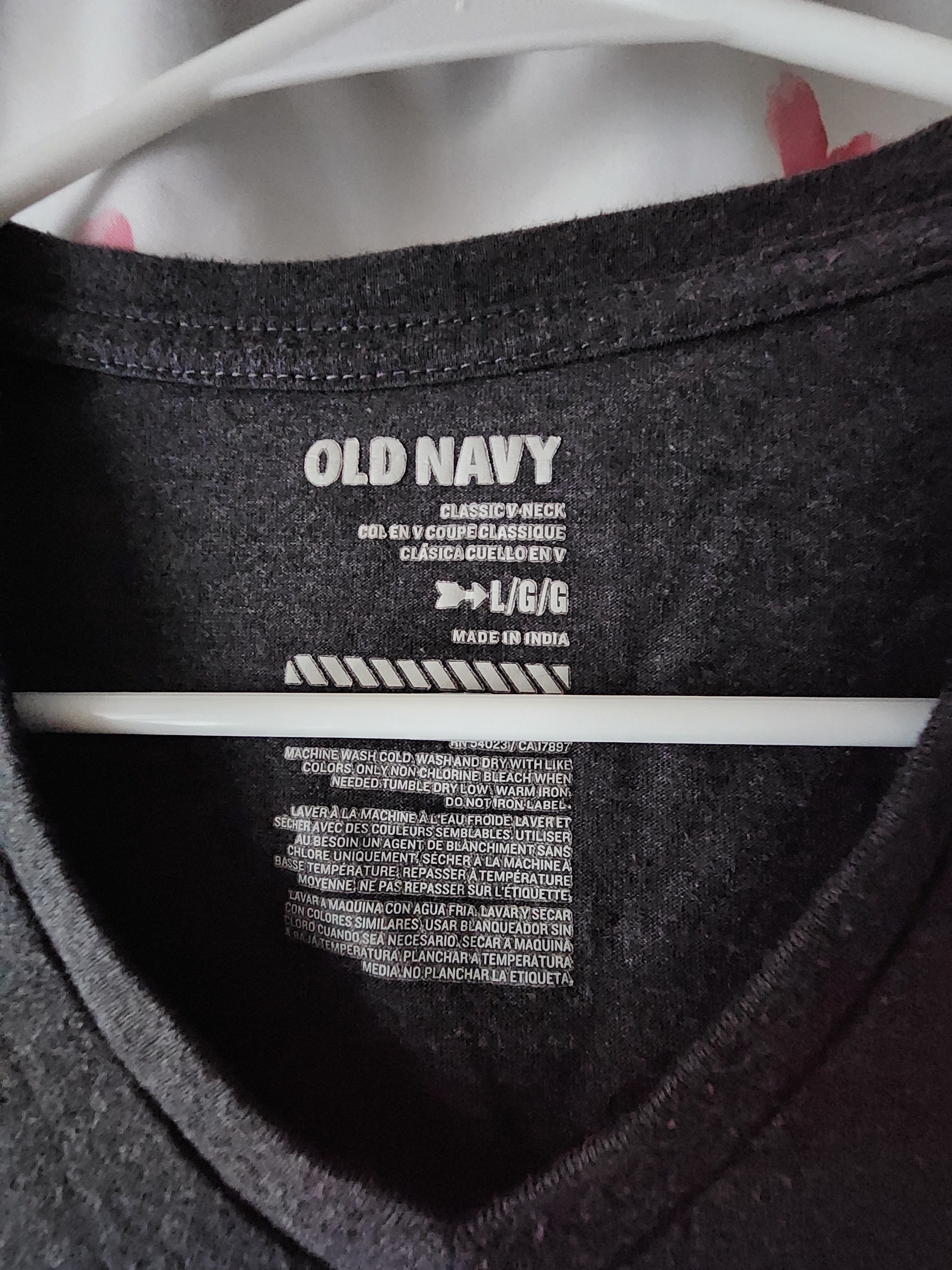 Old Navy Old Navy Gray Classic Vneck Short Sleeve Shirt Size Large Size US L / EU 52-54 / 3 - 3 Thumbnail