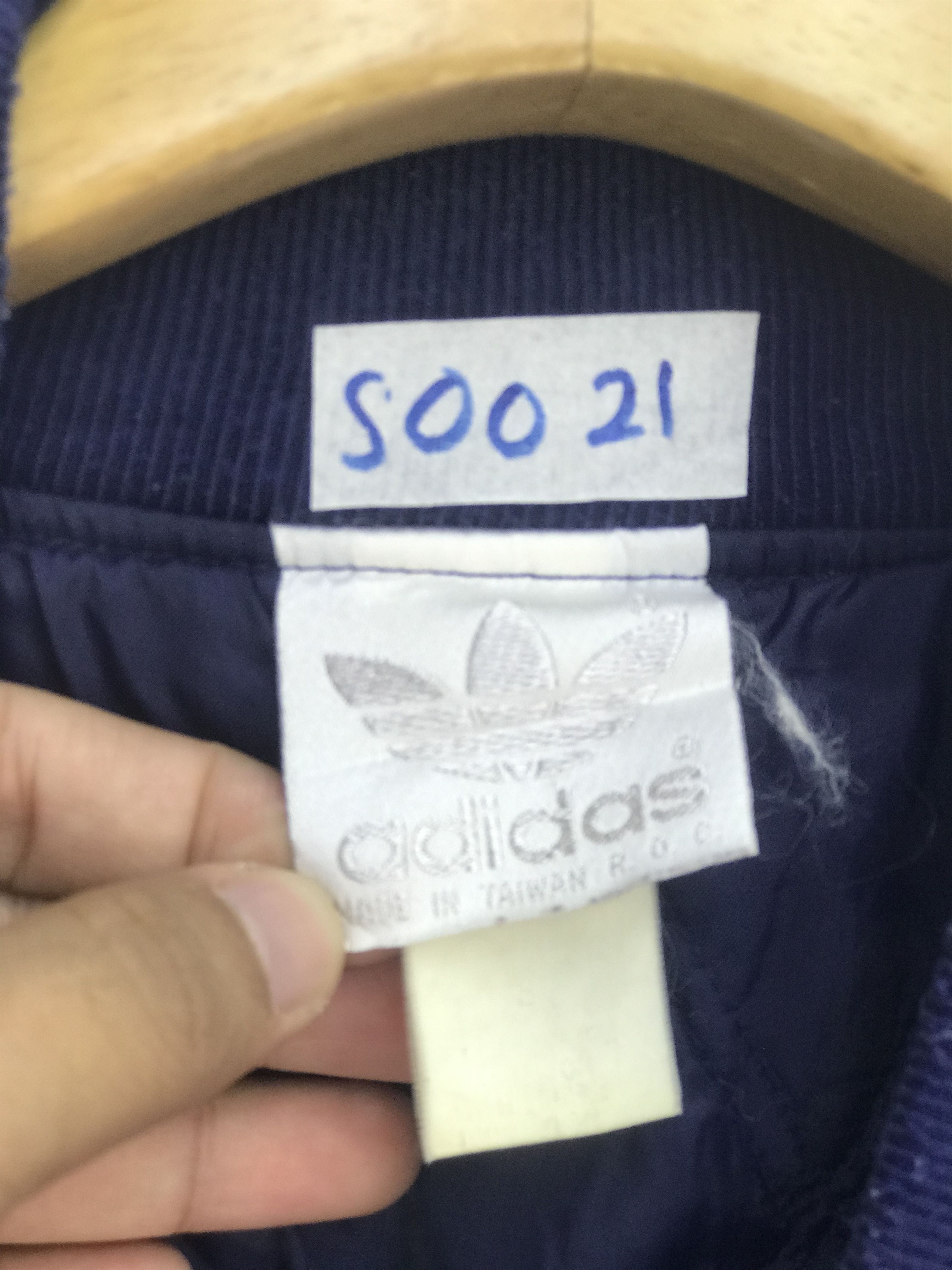 Adidas VINTAGE ADIDAS RARE DESIGN JACKET Size US M / EU 48-50 / 2 - 3 Thumbnail