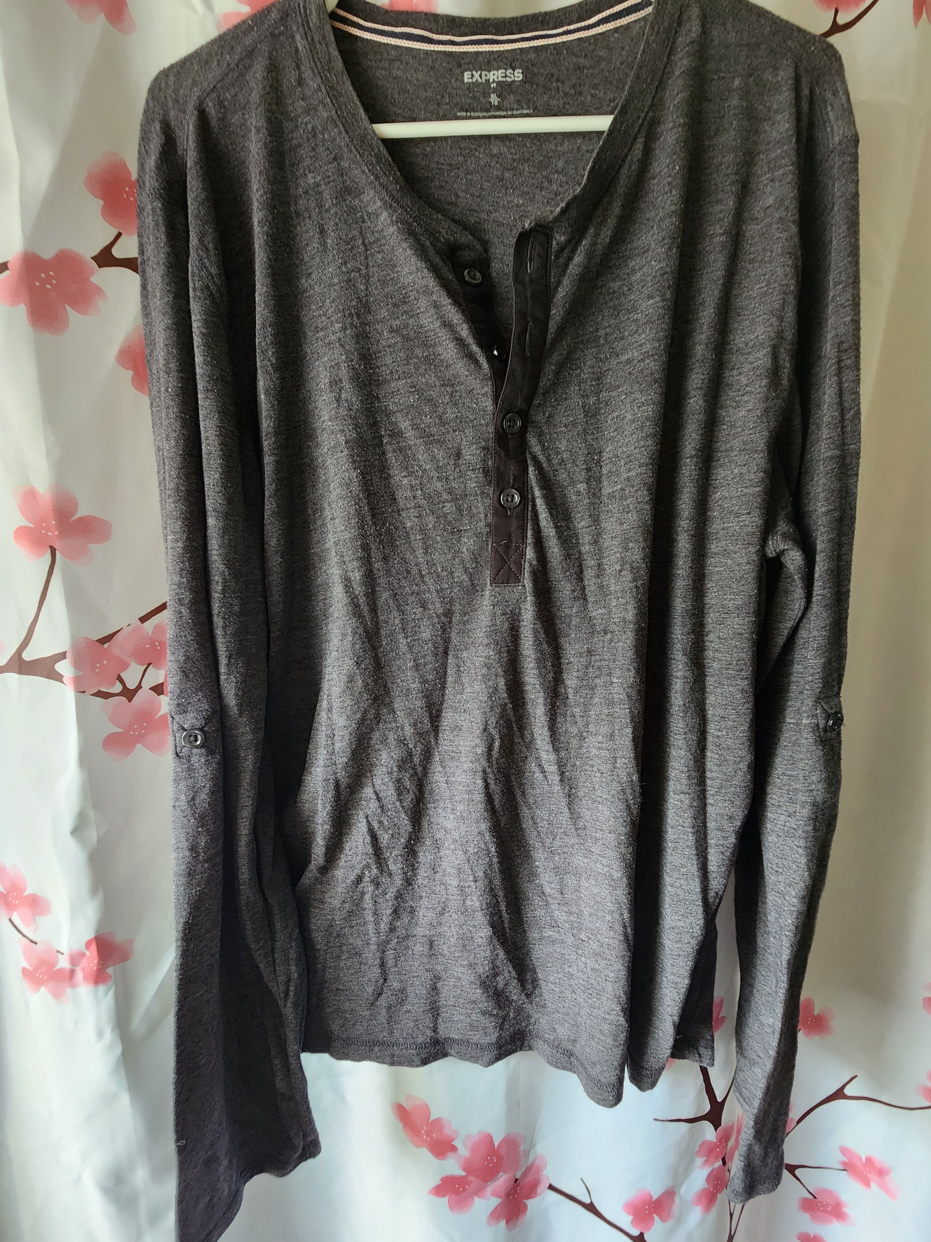 Express Express Dark Gray Henley Roll Up Long Sleeve Shirt Size XL Size US XL / EU 56 / 4 - 1 Thumbnail