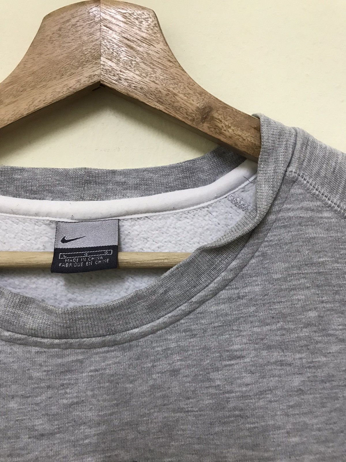 Nike Nike Centre Swoosh Big Logo Crewneck Pullover Size US L / EU 52-54 / 3 - 6 Thumbnail
