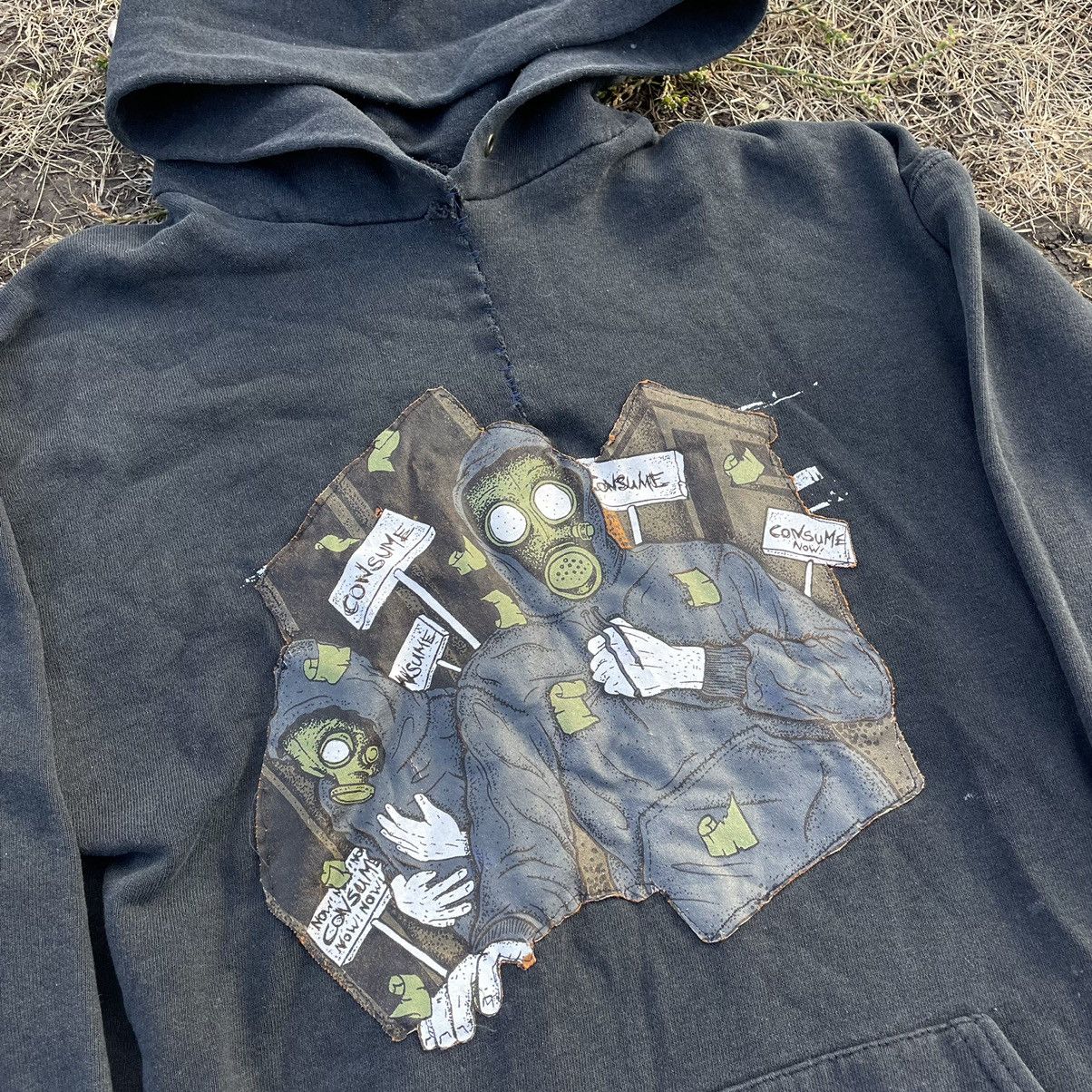 Vintage Vintage Y2K Goth Skull Graphic Hoodie Thrashed Black Slim M Size US M / EU 48-50 / 2 - 6 Thumbnail