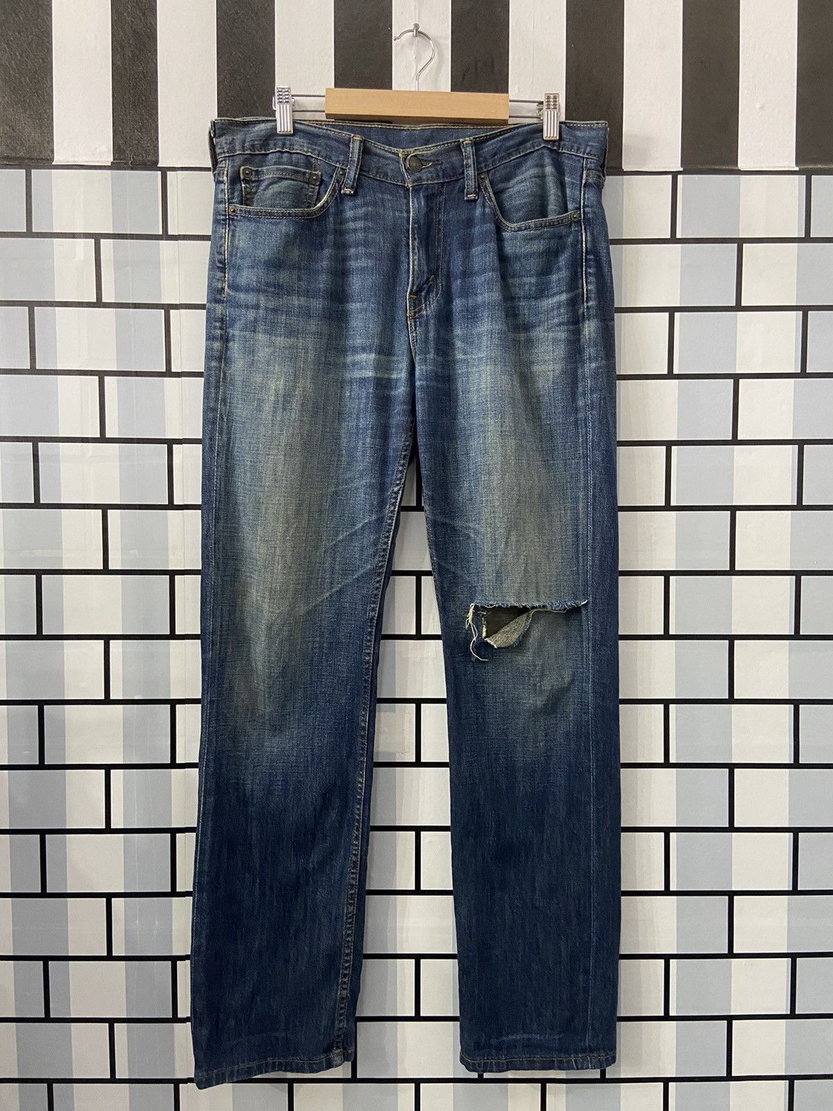 Levi's × Vintage Vintage Levi’s 514 Distressed Faded Blue Denim Pants Size US 32 / EU 48 - 1 Thumbnail