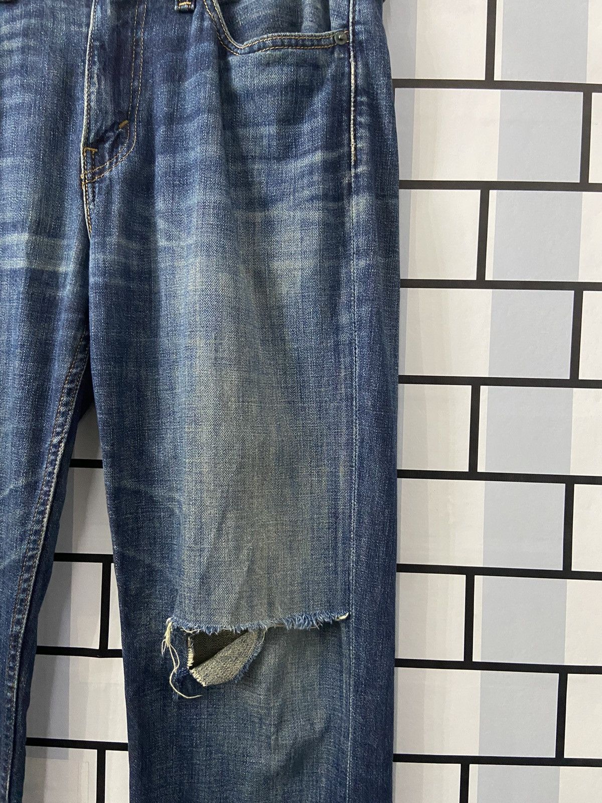 Levi's × Vintage Vintage Levi’s 514 Distressed Faded Blue Denim Pants Size US 32 / EU 48 - 6 Thumbnail