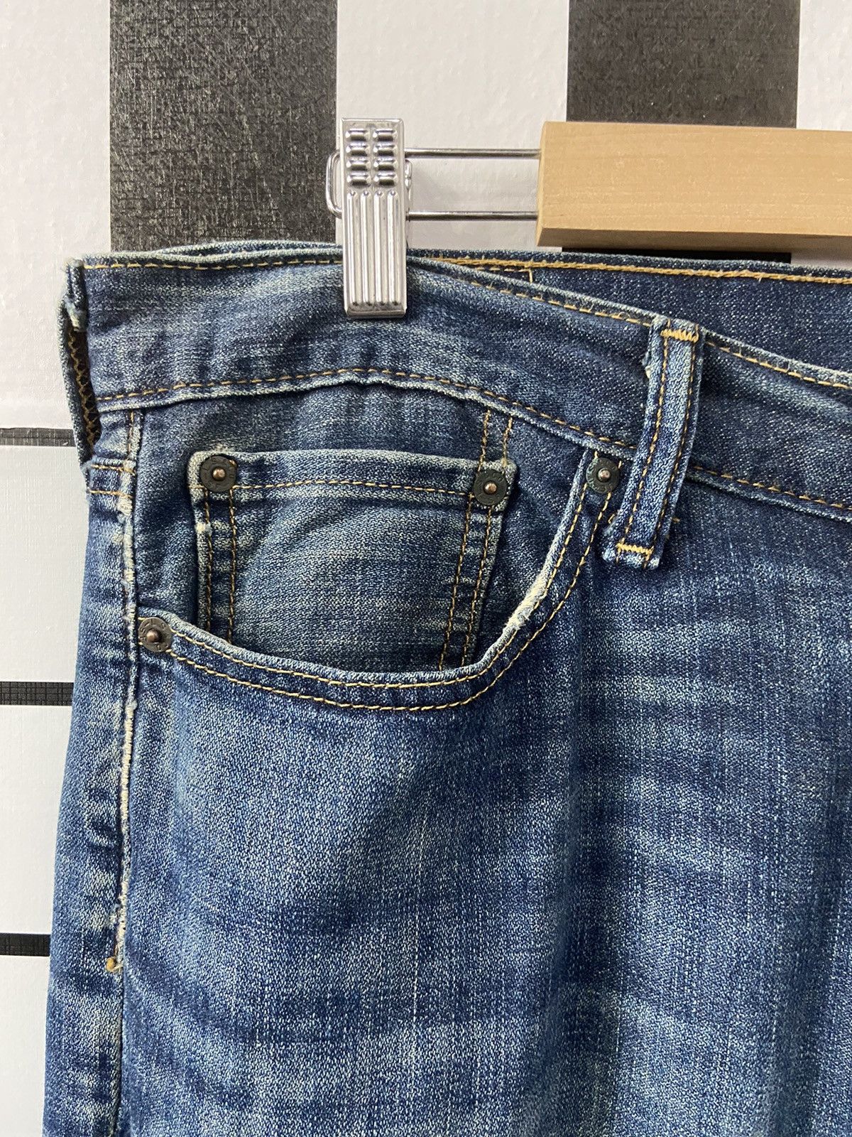 Levi's × Vintage Vintage Levi’s 514 Distressed Faded Blue Denim Pants Size US 32 / EU 48 - 7 Thumbnail