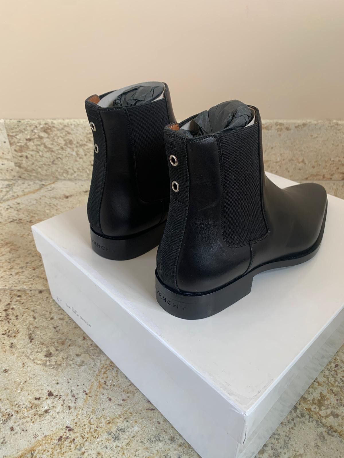 Givenchy Chelsea Boots in Black Size US 9 / EU 42 - 10 Thumbnail