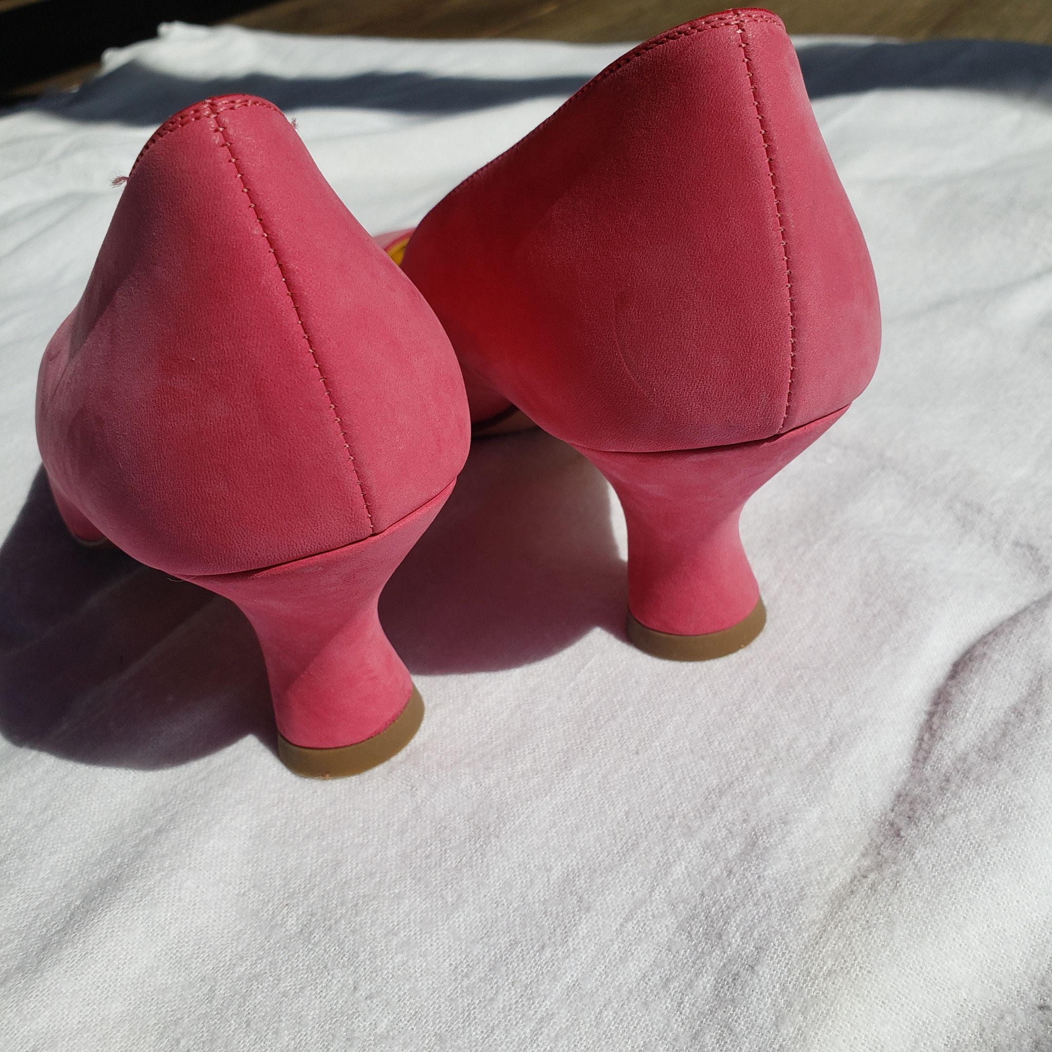 Bruno Magli NEW! Bruno Magli Pink Suede Heels Pumps 6B Size US 6 / IT 36 - 1 Thumbnail