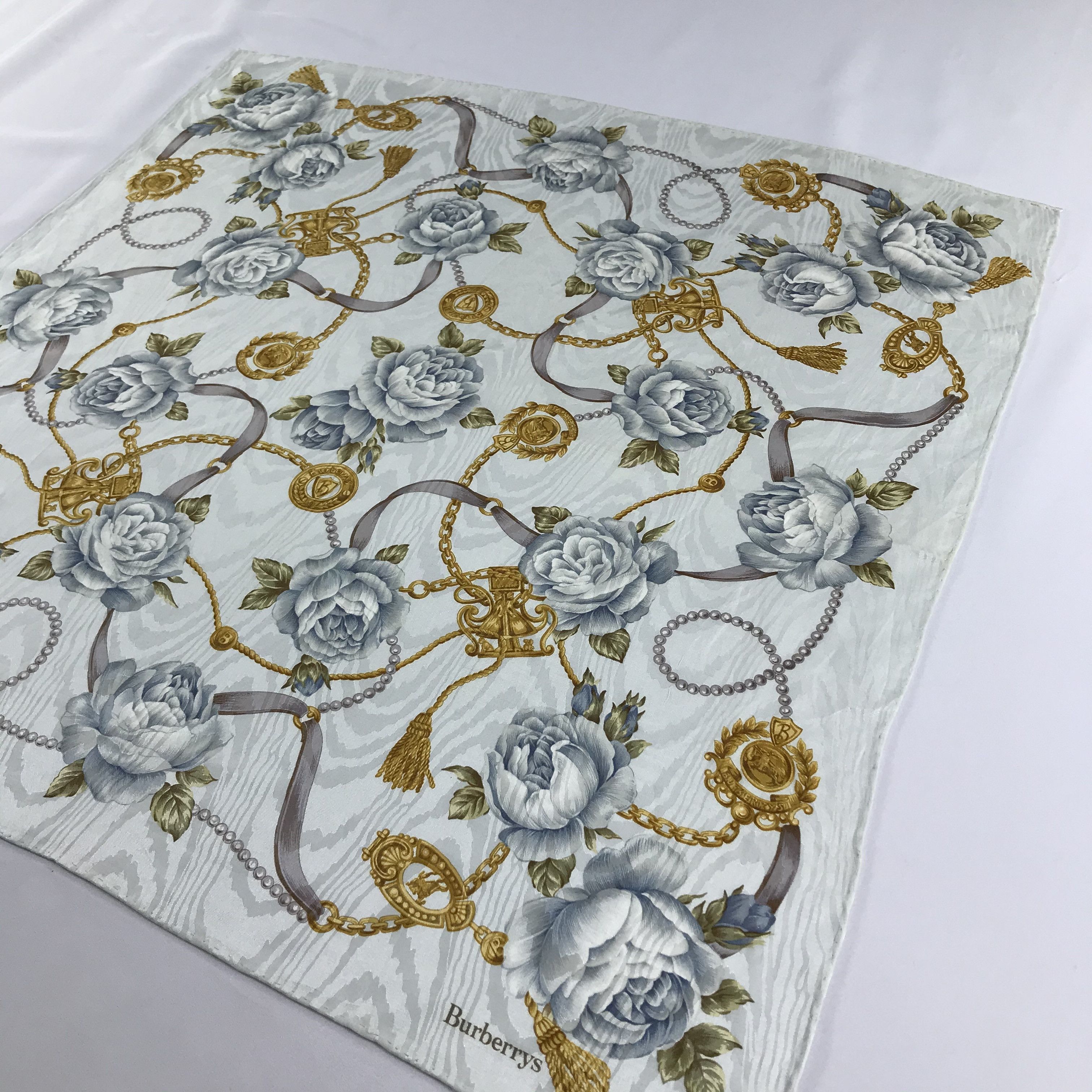 Burberry Burberrys Floral Handkerchief Neckerchief Bandana H798 Size ONE SIZE - 4 Thumbnail