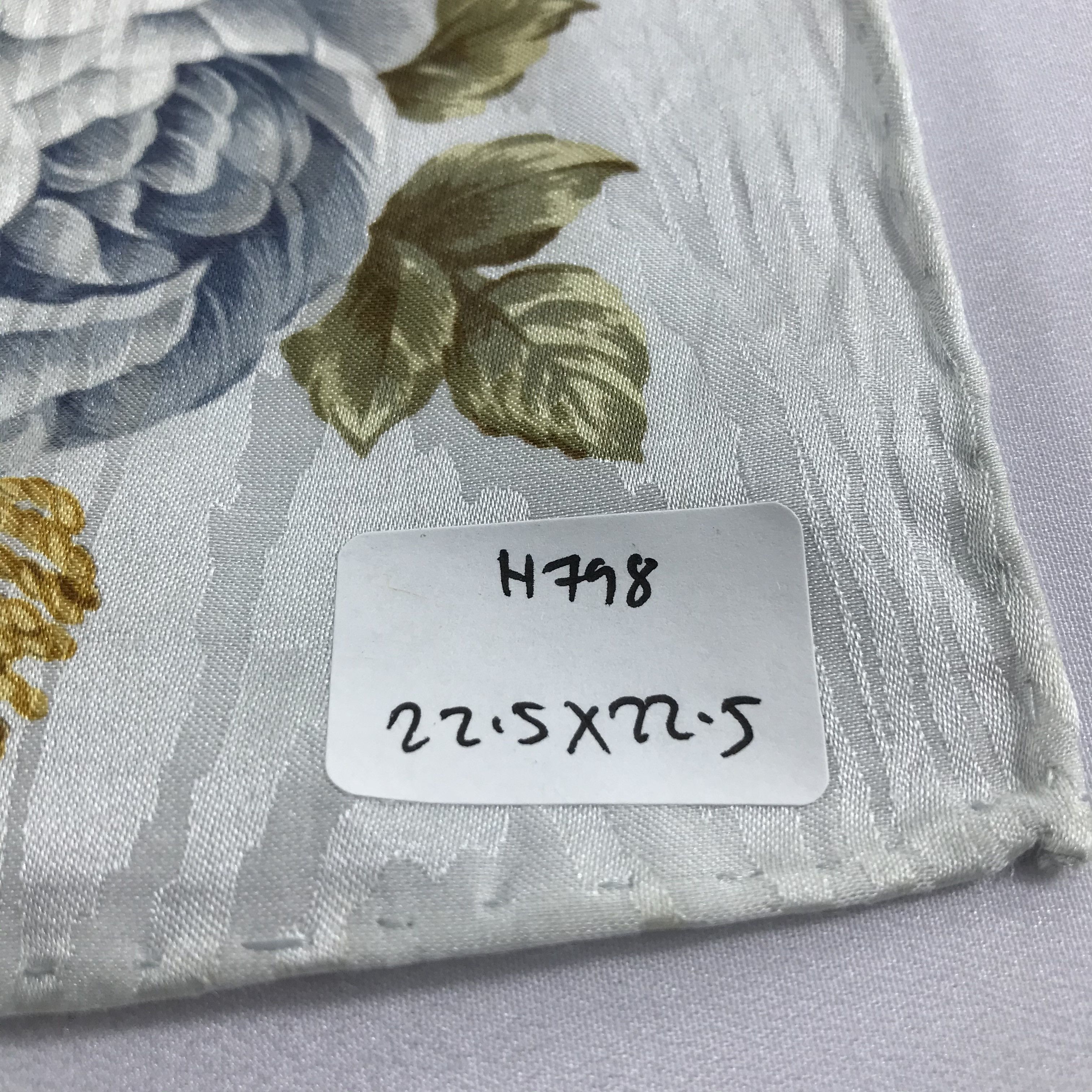 Burberry Burberrys Floral Handkerchief Neckerchief Bandana H798 Size ONE SIZE - 5 Thumbnail