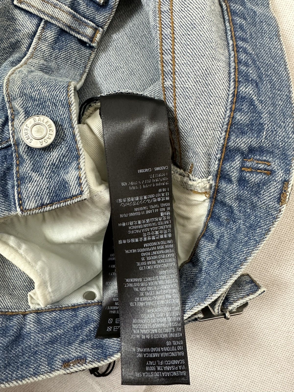 Balenciaga Balenciaga SS22 oversized distressed denim Size US 33 - 9 Thumbnail