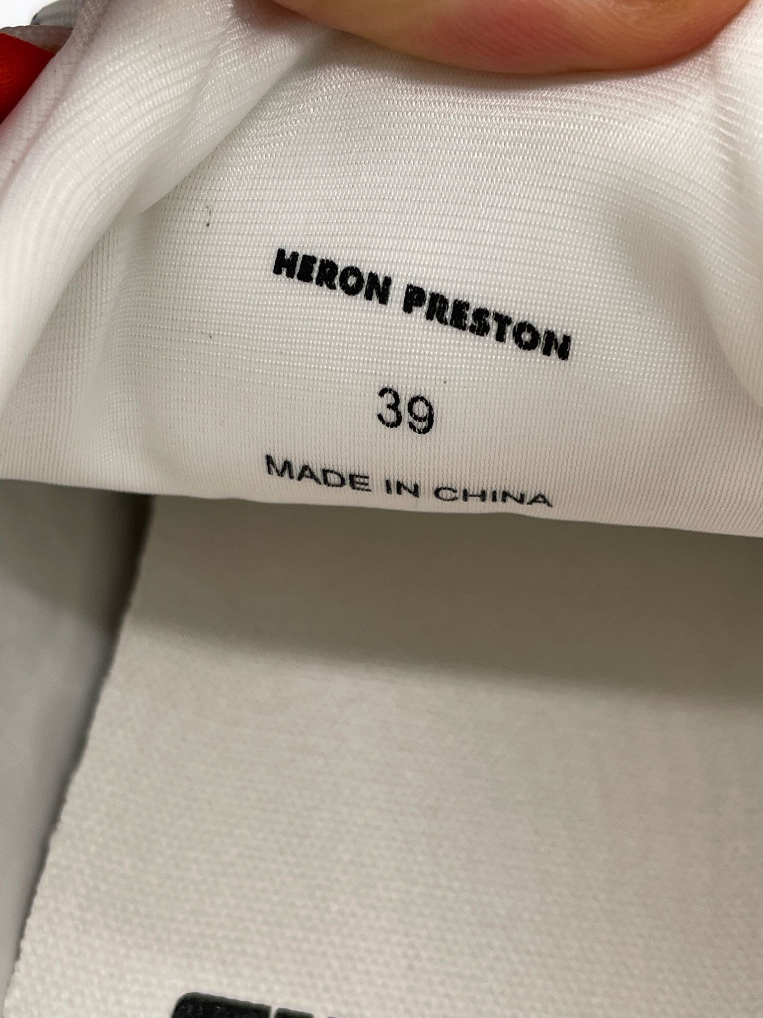 Heron Preston 🔥65% OFF🔥 [SALE] Heron Preston Security White Sneakers Size US 6 / EU 39 - 8 Thumbnail