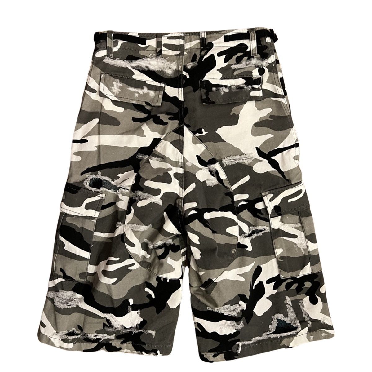Balenciaga Balenciaga Fall 2021 Trompe-L'Oeil Camo Shorts Size US 30 / EU 46 - 3 Thumbnail