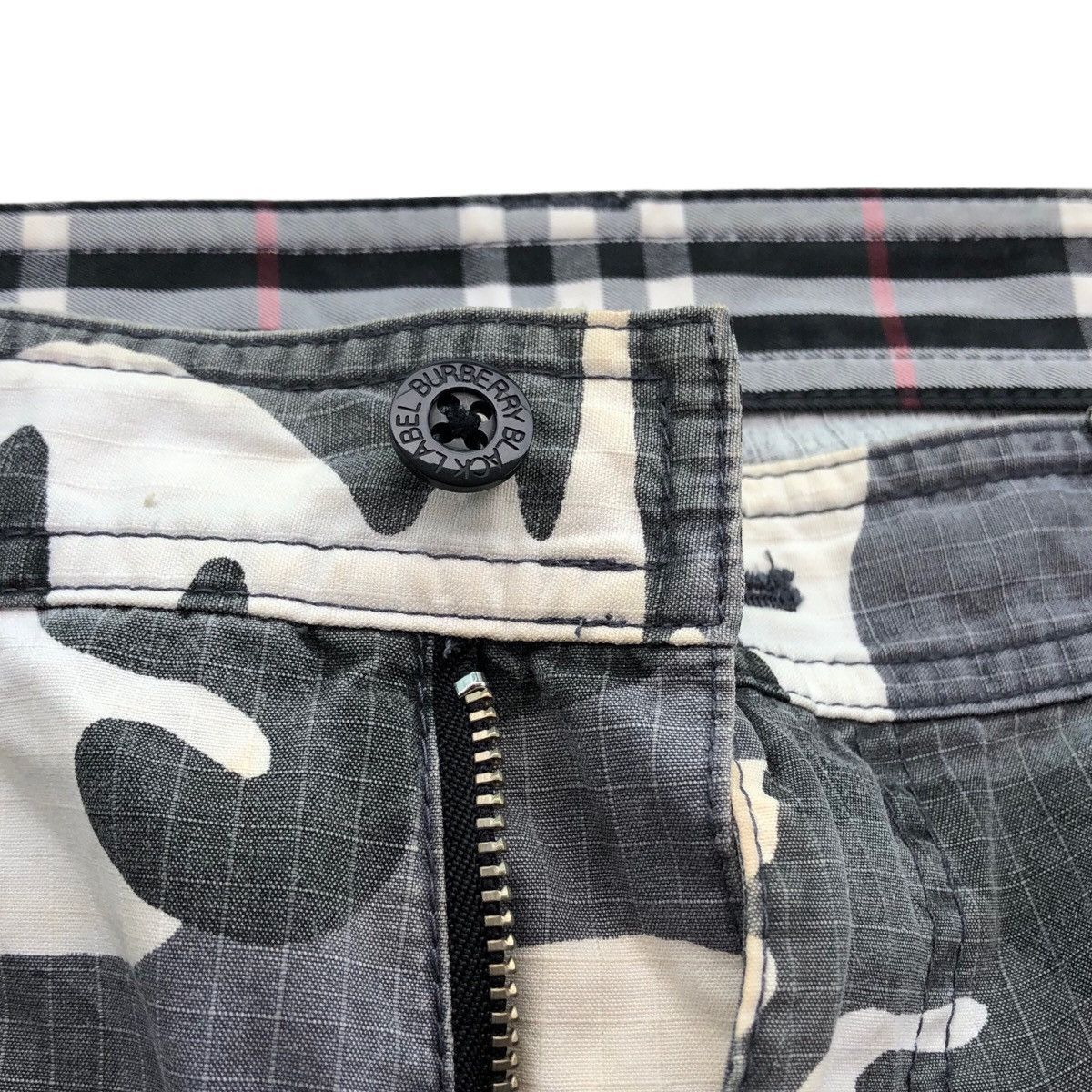 Burberry Burberry Black Label Distressed Camouflage Cargo Short Pants Size US 32 / EU 48 - 6 Thumbnail