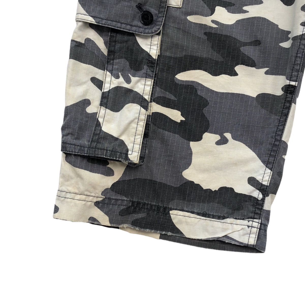 Burberry Burberry Black Label Distressed Camouflage Cargo Short Pants Size US 32 / EU 48 - 5 Thumbnail