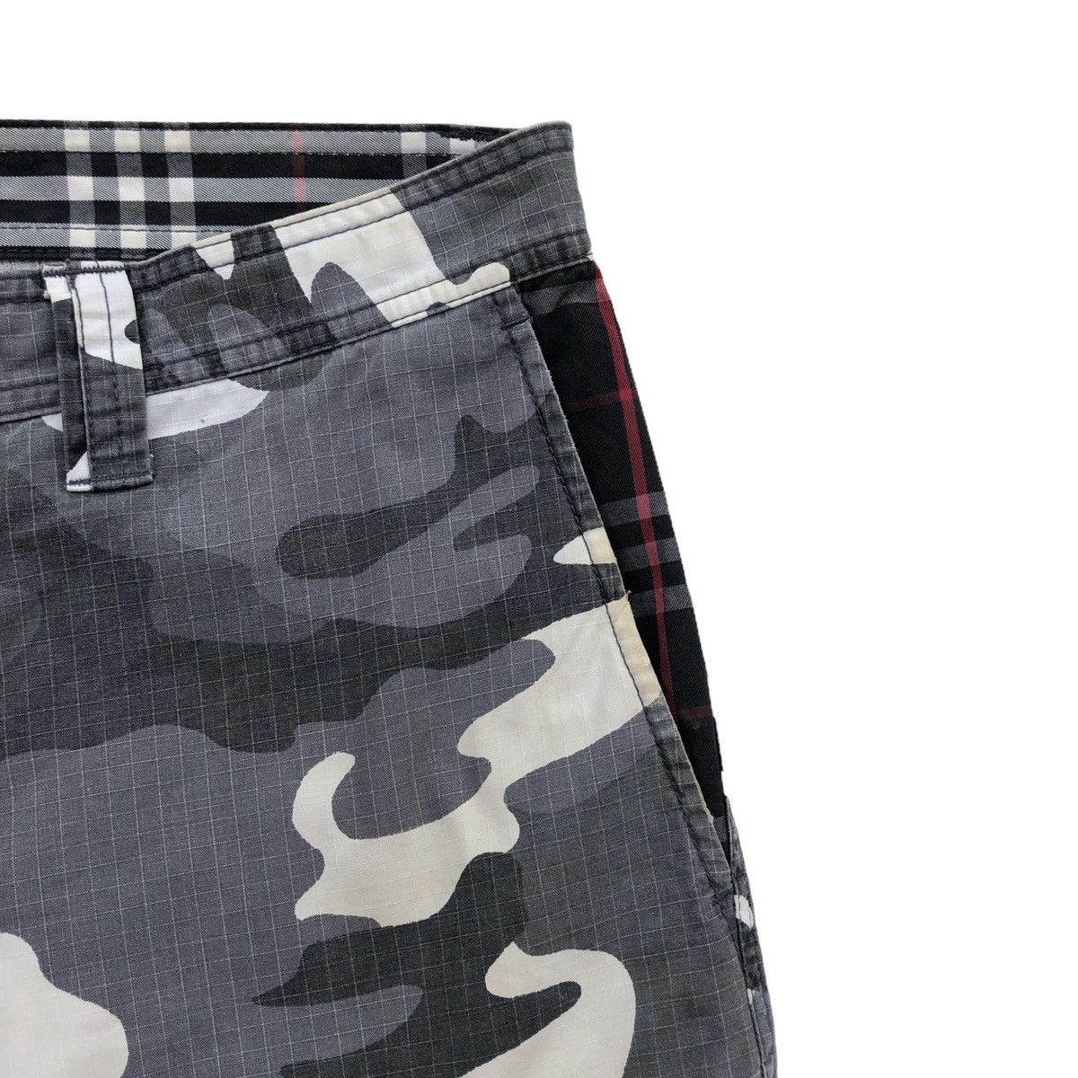 Burberry Burberry Black Label Distressed Camouflage Cargo Short Pants Size US 32 / EU 48 - 3 Thumbnail