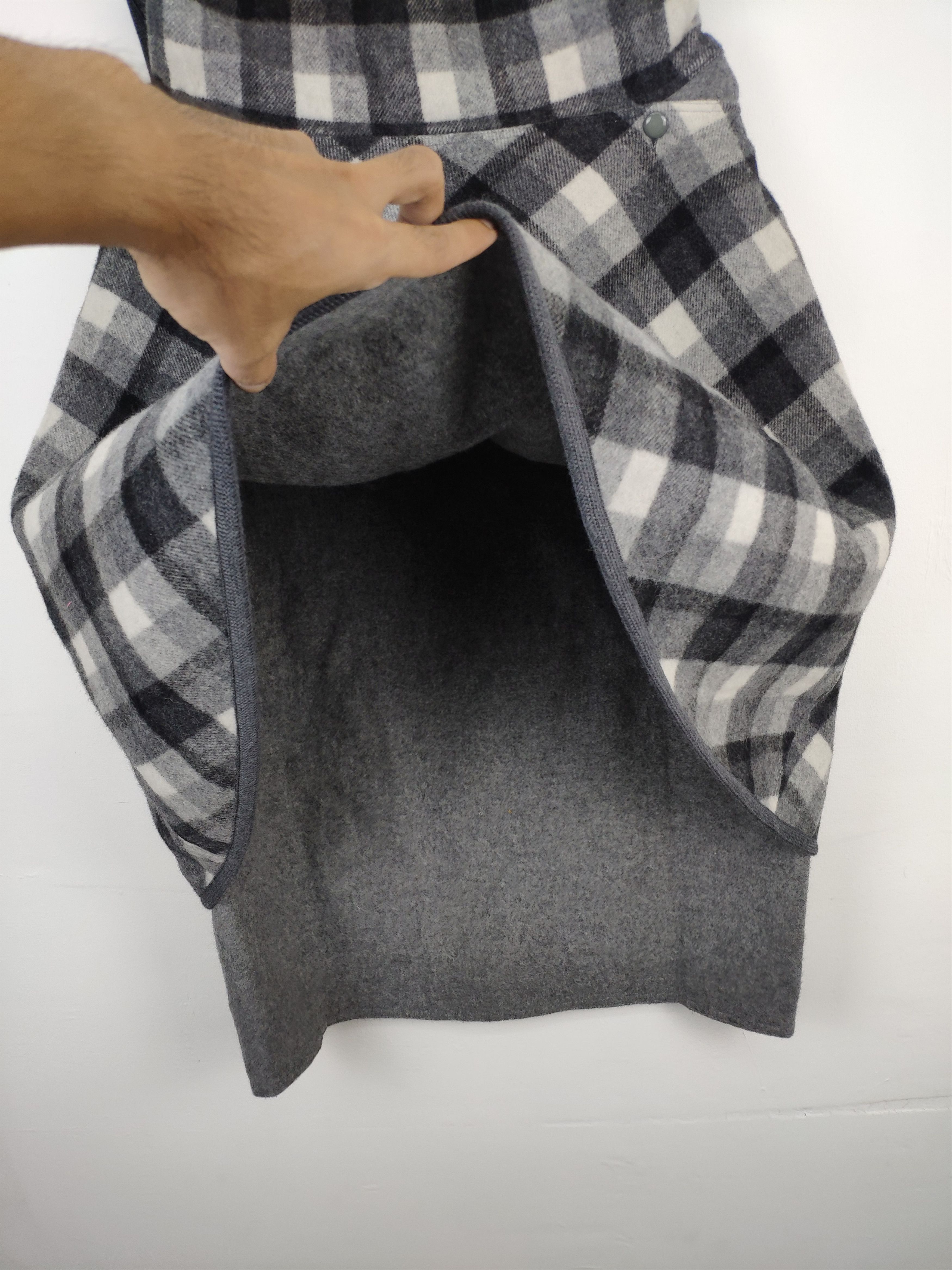 Japanese Brand Rare Design Wool Cardigan Reversible Poncho Style Size L / US 10 / IT 46 - 13 Thumbnail