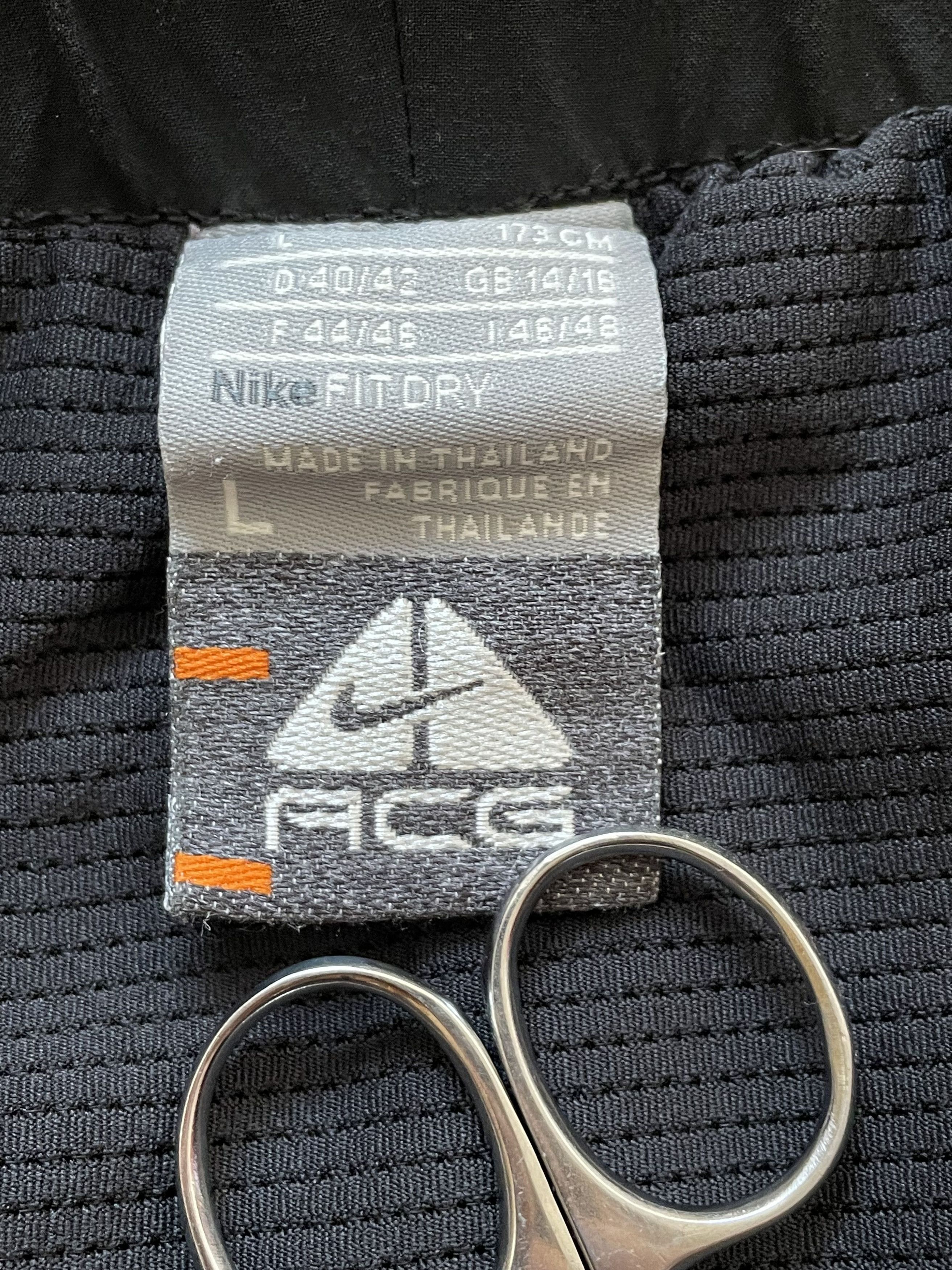 Nike Vintage Nike ACG Shorts Sport Run Rare Black Size L Y2k Size US 33 - 4 Thumbnail