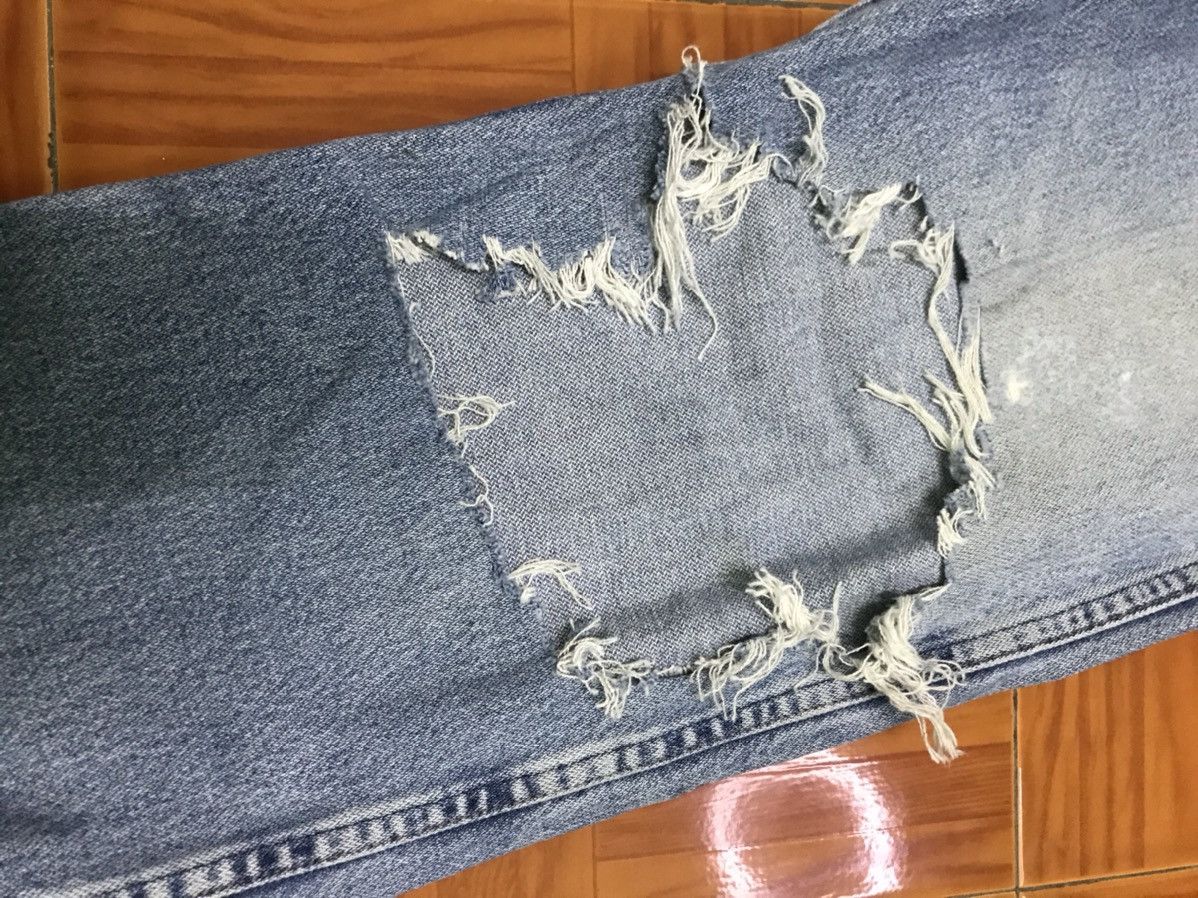 Wrangler “Vintage Distressed Blue Jeans – Heavy Wear & Tear,l Size US 30 / EU 46 - 7 Thumbnail