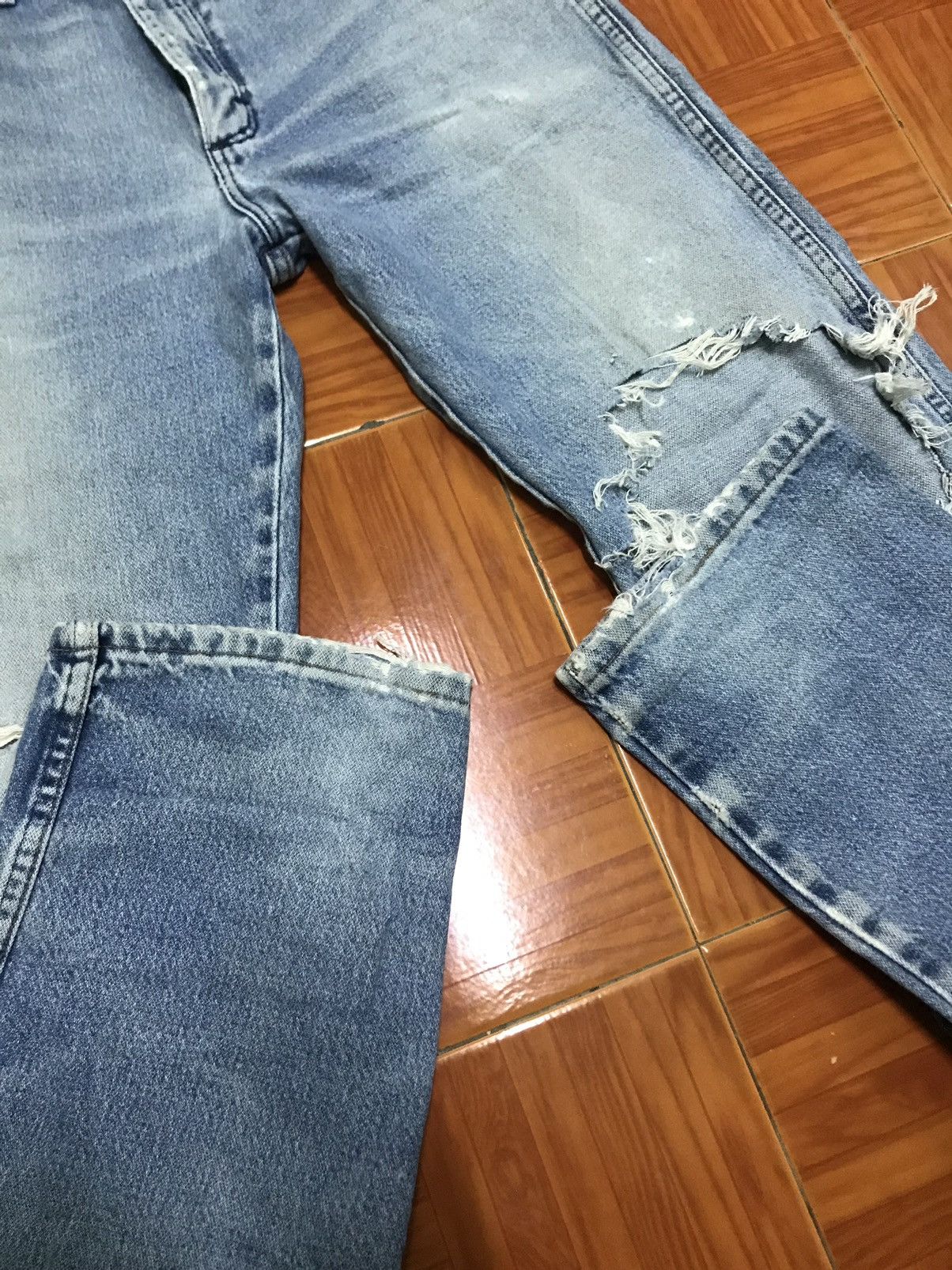 Wrangler “Vintage Distressed Blue Jeans – Heavy Wear & Tear,l Size US 30 / EU 46 - 8 Thumbnail