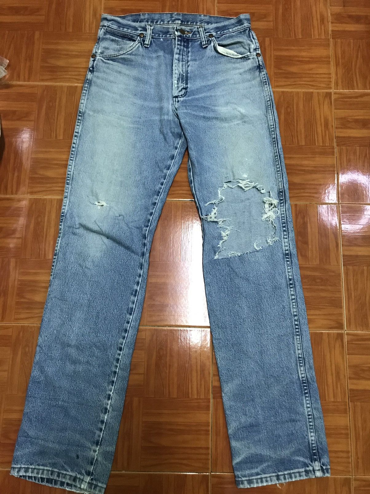 Wrangler “Vintage Distressed Blue Jeans – Heavy Wear & Tear,l Size US 30 / EU 46 - 1 Thumbnail
