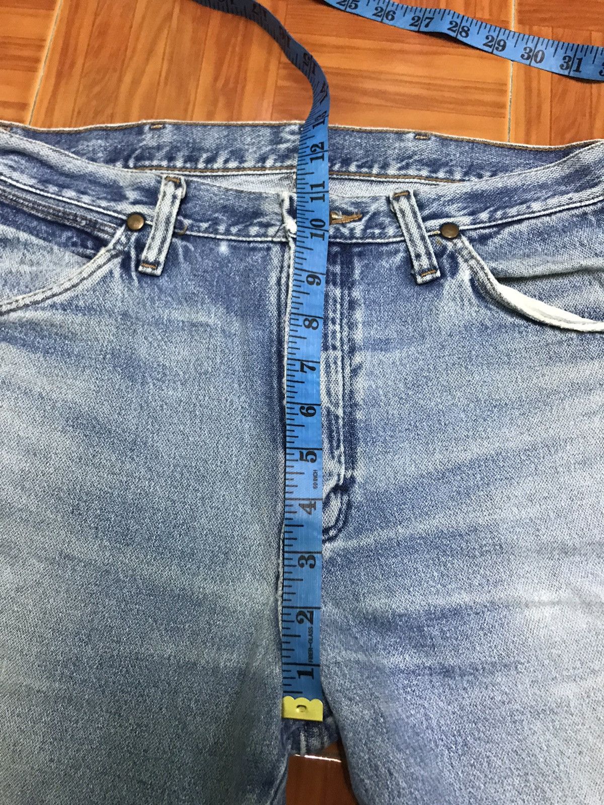 Wrangler “Vintage Distressed Blue Jeans – Heavy Wear & Tear,l Size US 30 / EU 46 - 10 Thumbnail
