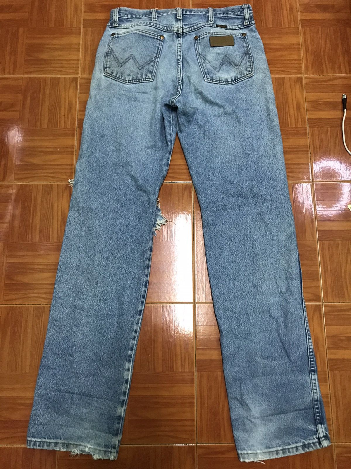 Wrangler “Vintage Distressed Blue Jeans – Heavy Wear & Tear,l Size US 30 / EU 46 - 2 Thumbnail