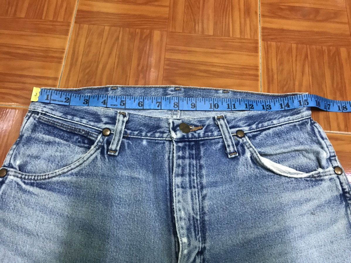 Wrangler “Vintage Distressed Blue Jeans – Heavy Wear & Tear,l Size US 30 / EU 46 - 9 Thumbnail