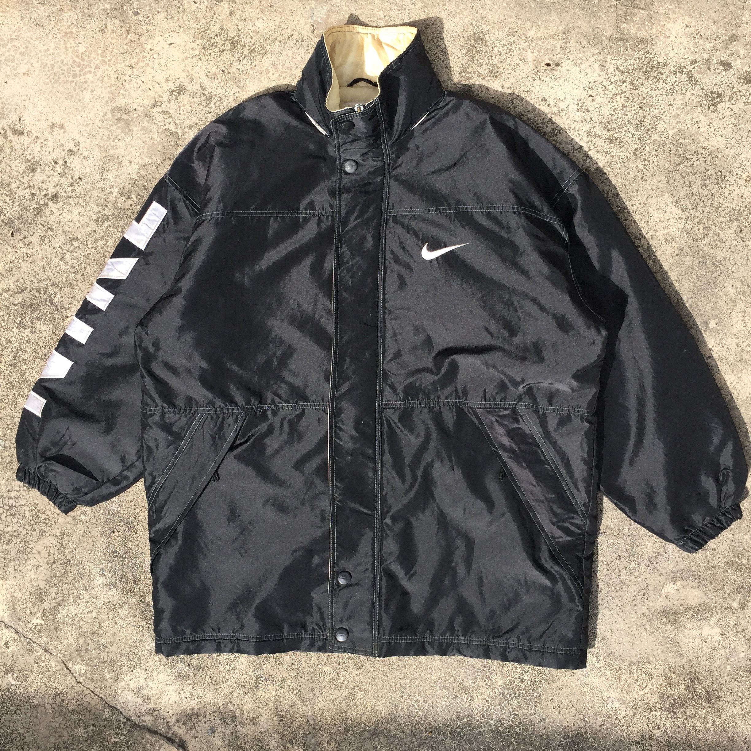 Nike Vintage NIKE Black Spell Out Oversized Jacket Size US XXL / EU 58 / 5 - 2 Thumbnail