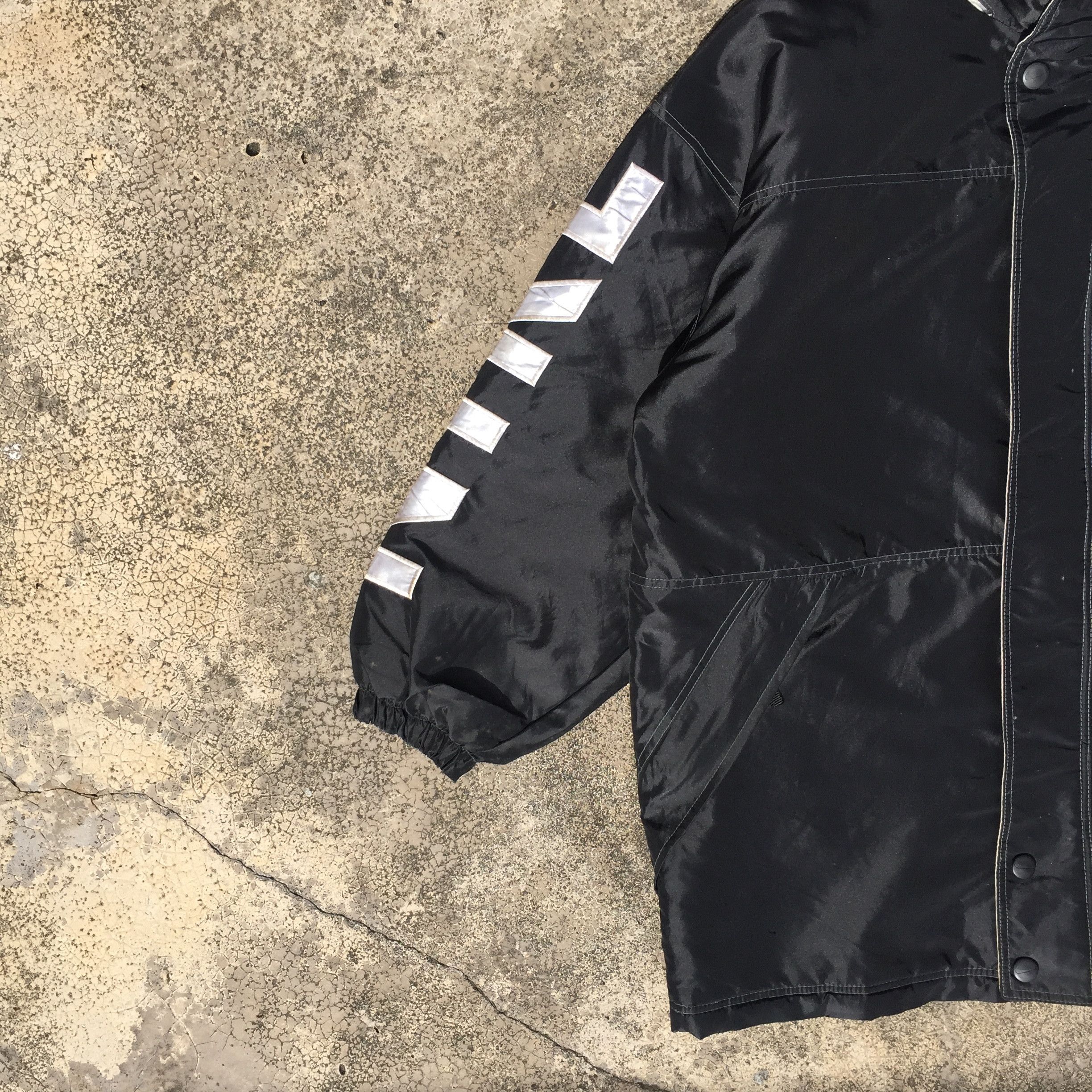 Nike Vintage NIKE Black Spell Out Oversized Jacket Size US XXL / EU 58 / 5 - 5 Thumbnail