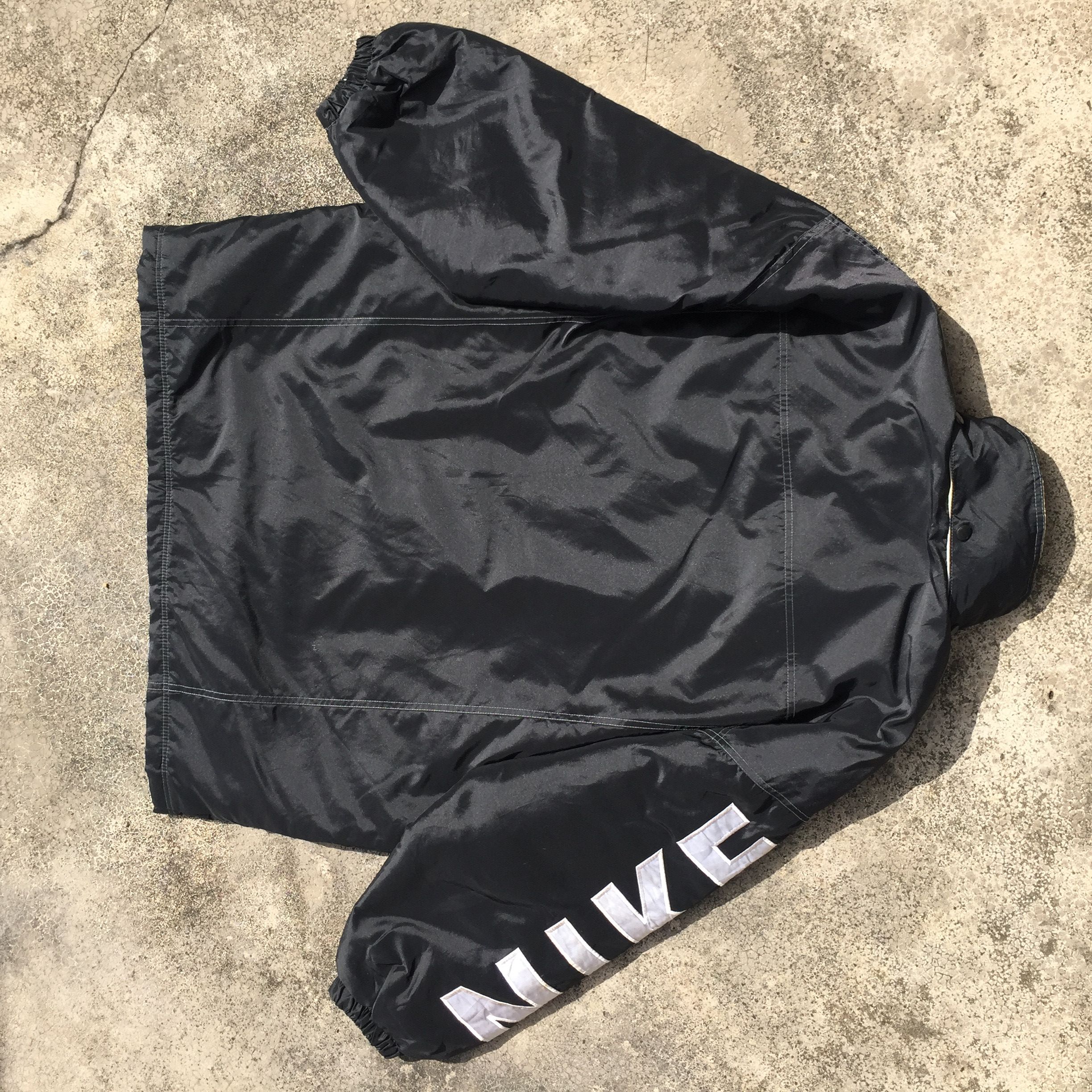 Nike Vintage NIKE Black Spell Out Oversized Jacket Size US XXL / EU 58 / 5 - 21 Thumbnail