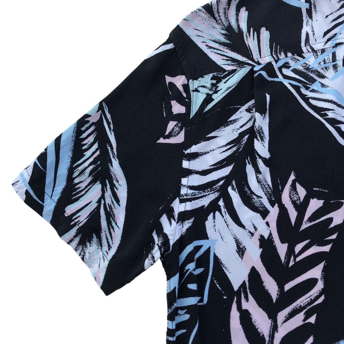 Guess Authentic Guess Los Angeles Rayon Hawaiian Short Sleeve Size US S / EU 44-46 / 1 - 12 Thumbnail
