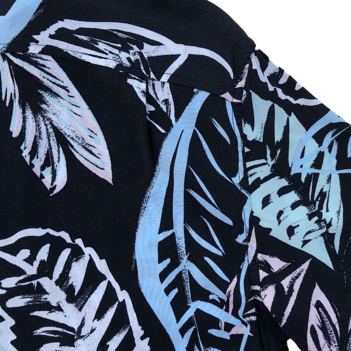 Guess Authentic Guess Los Angeles Rayon Hawaiian Short Sleeve Size US S / EU 44-46 / 1 - 11 Thumbnail