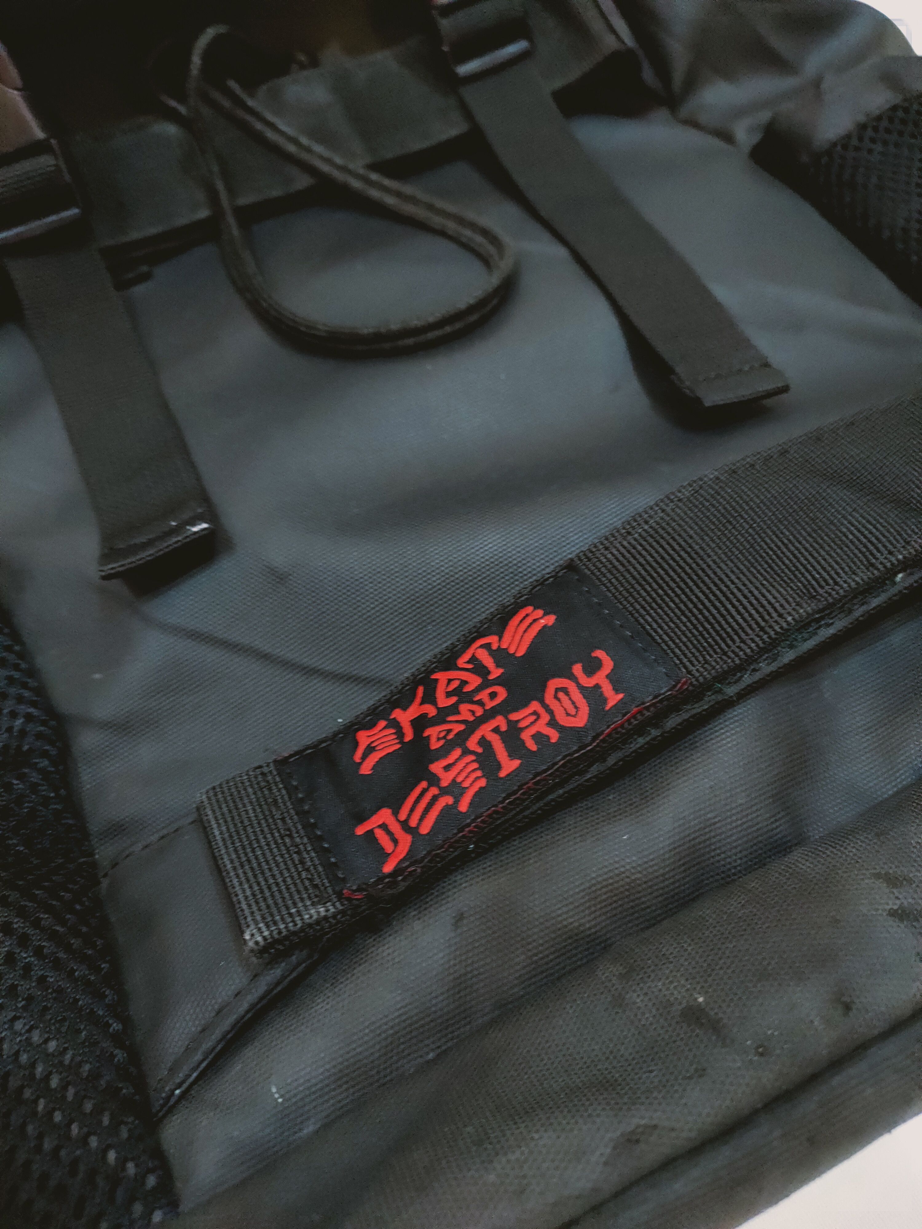 Thrasher VINTAGE TRASHER MAGAZINE SKATE AND DESTROY SKATE HOLDER BAG Size ONE SIZE - 3 Thumbnail