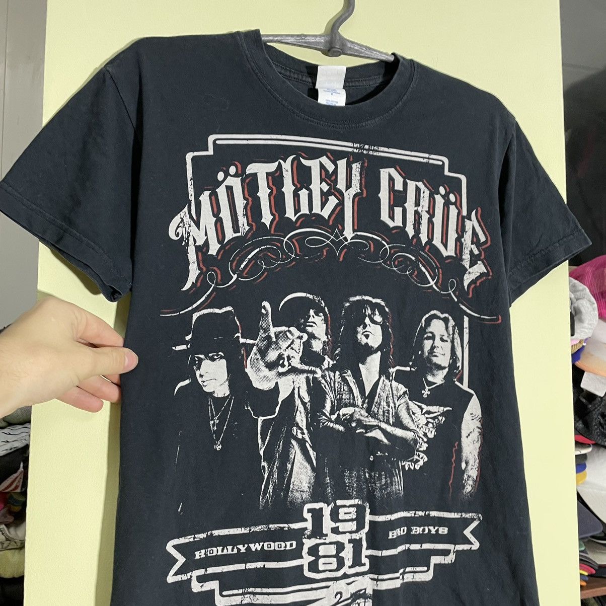 Vintage Vintage Y2K Motley Crue Band Tee Graphic Grunge Thrashed S Size US S / EU 44-46 / 1 - 5 Thumbnail