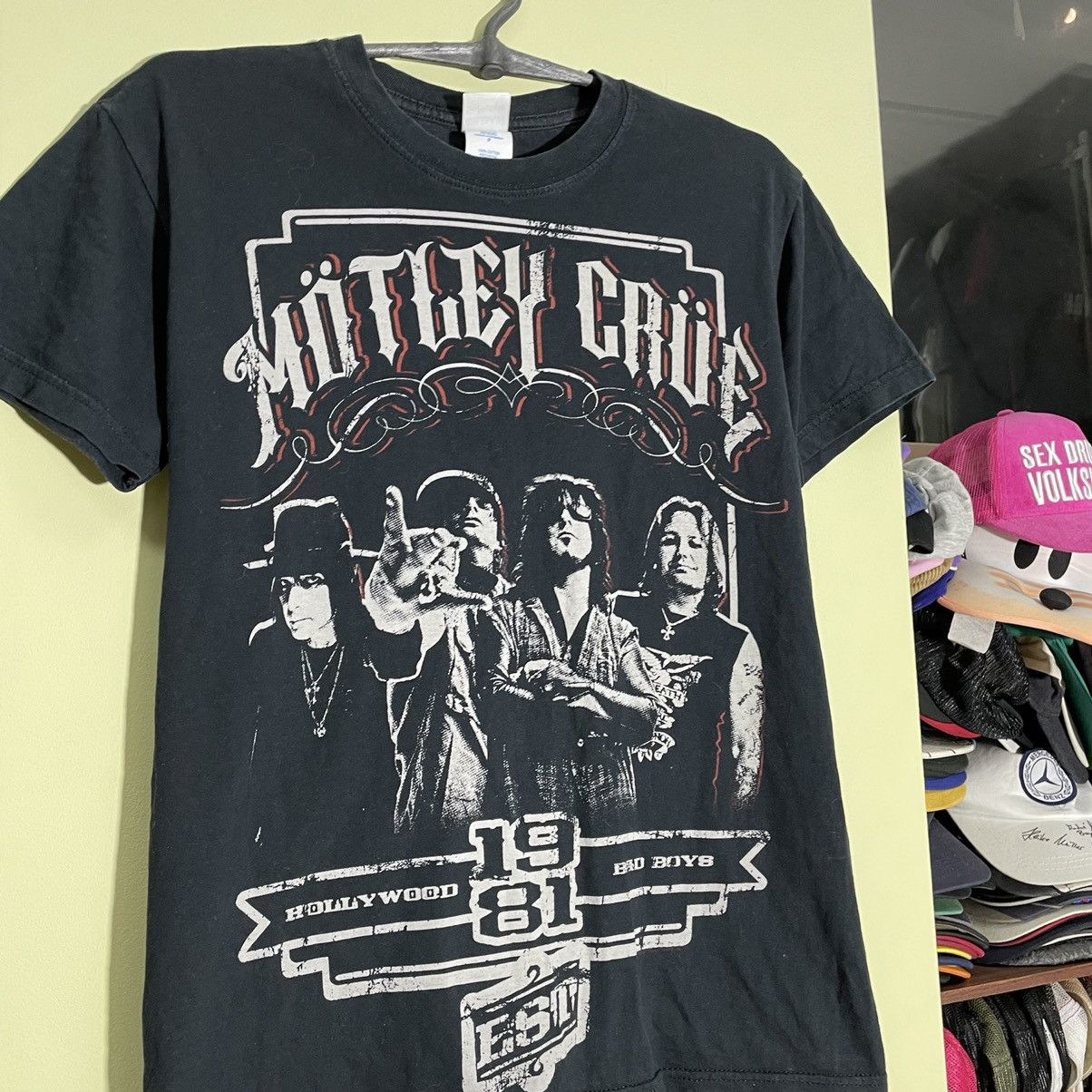 Vintage Vintage Y2K Motley Crue Band Tee Graphic Grunge Thrashed S Size US S / EU 44-46 / 1 - 4 Thumbnail