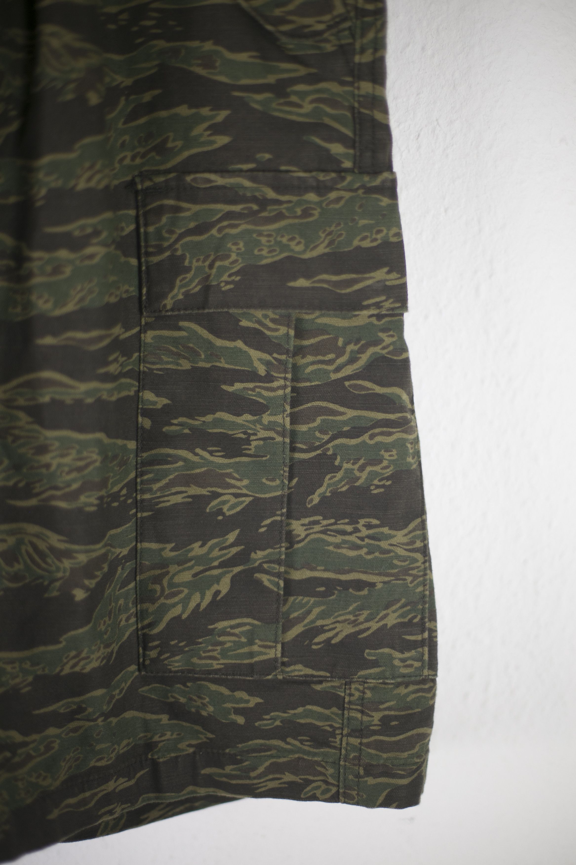 Carhartt Wip Carhartt WIP CAMPER SHORT Ness Camo Tiger, Laurel Slim M Size US 32 / EU 48 - 3 Thumbnail