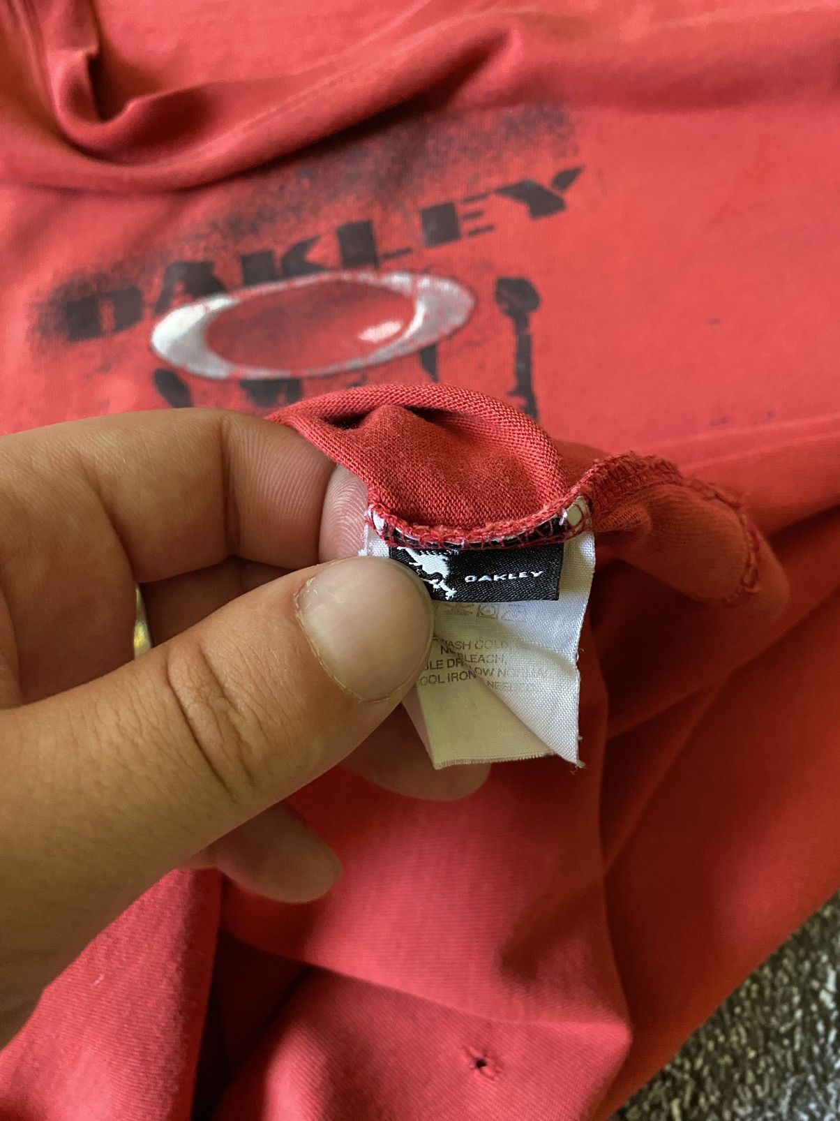Oakley Vintage Oakley Iconic Logo Red T-shirt Size US XL / EU 56 / 4 - 10 Thumbnail
